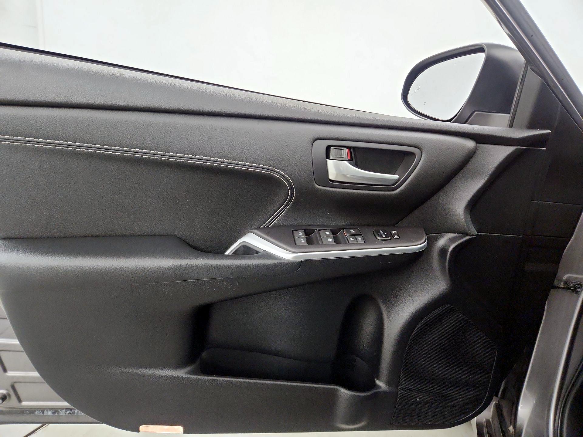 Thumbnail: 2015 Toyota Camry - 12