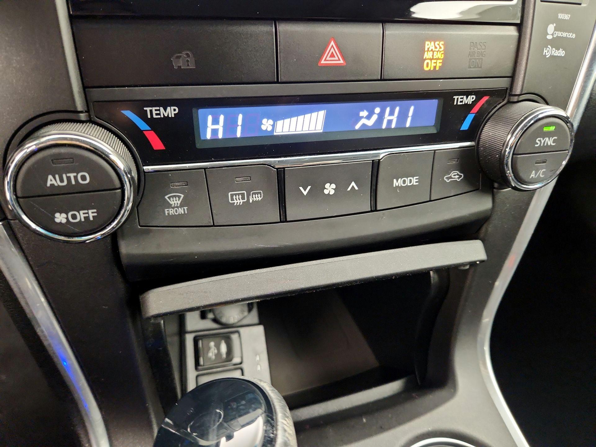Thumbnail: 2015 Toyota Camry - 16