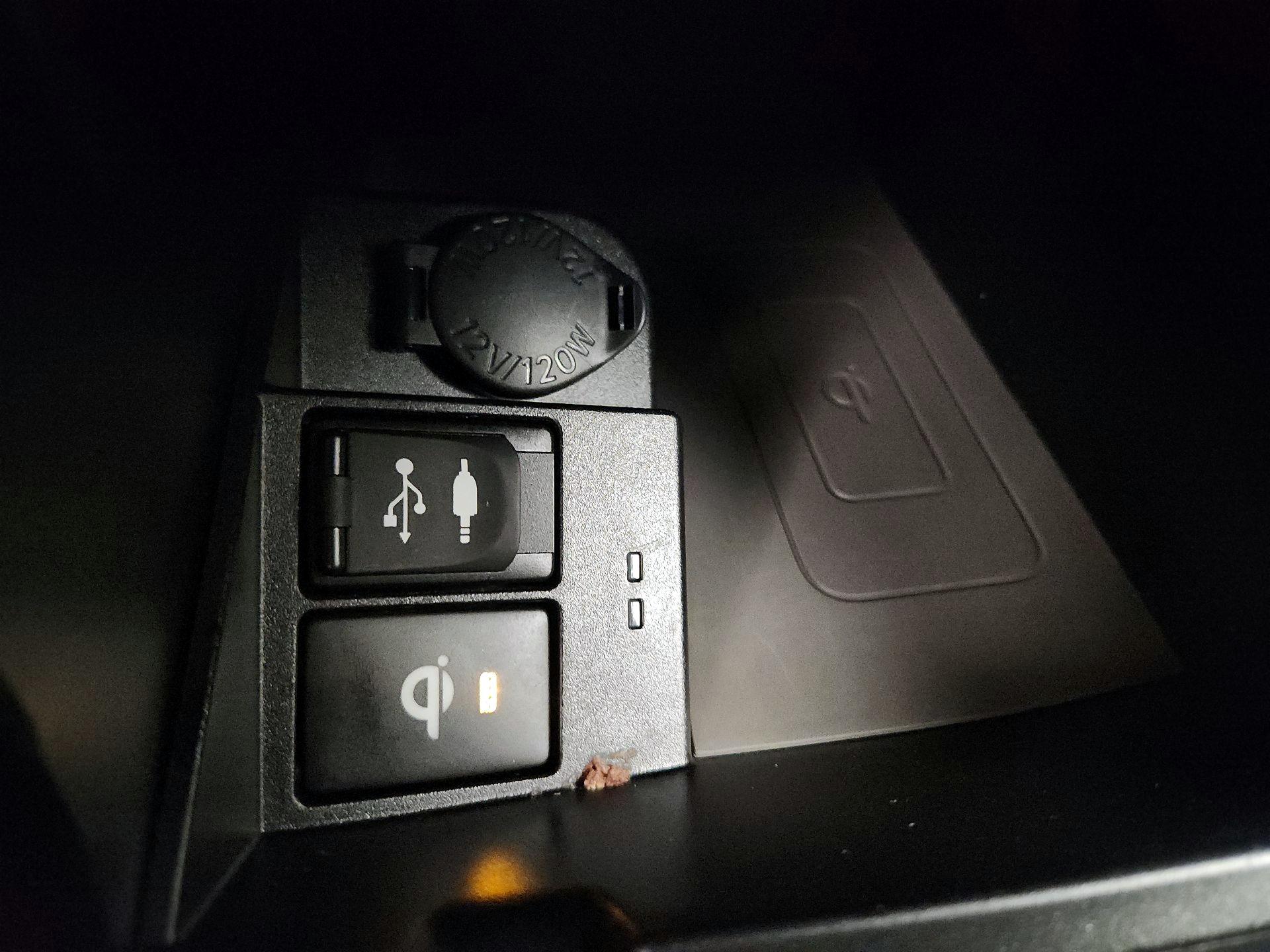Thumbnail: 2015 Toyota Camry - 18
