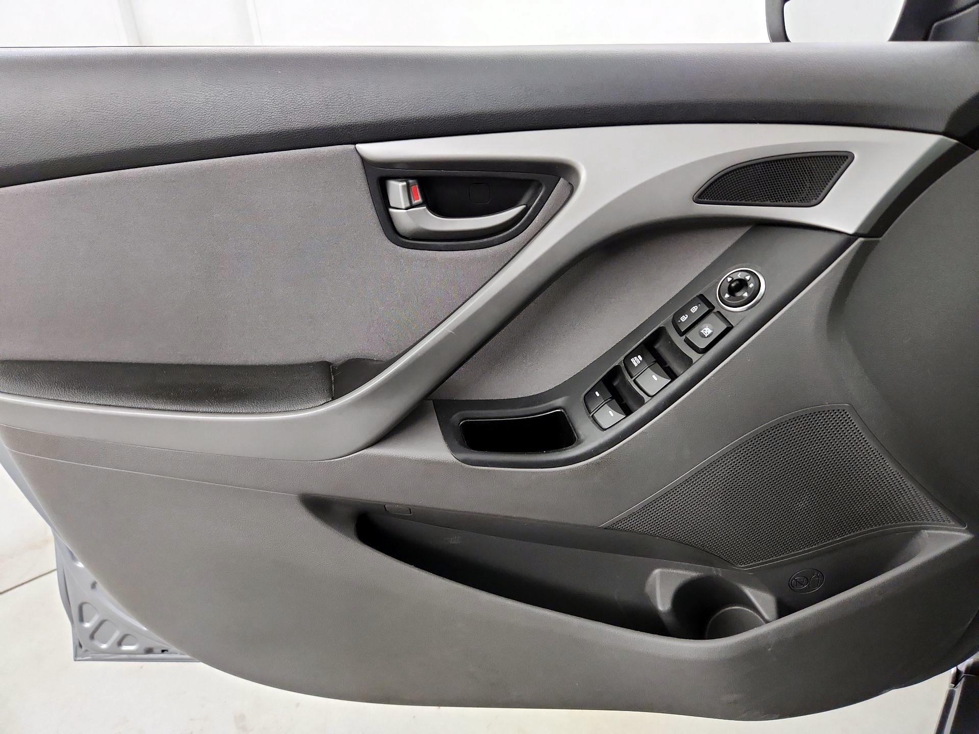 Thumbnail: 2015 Hyundai Elantra - 12