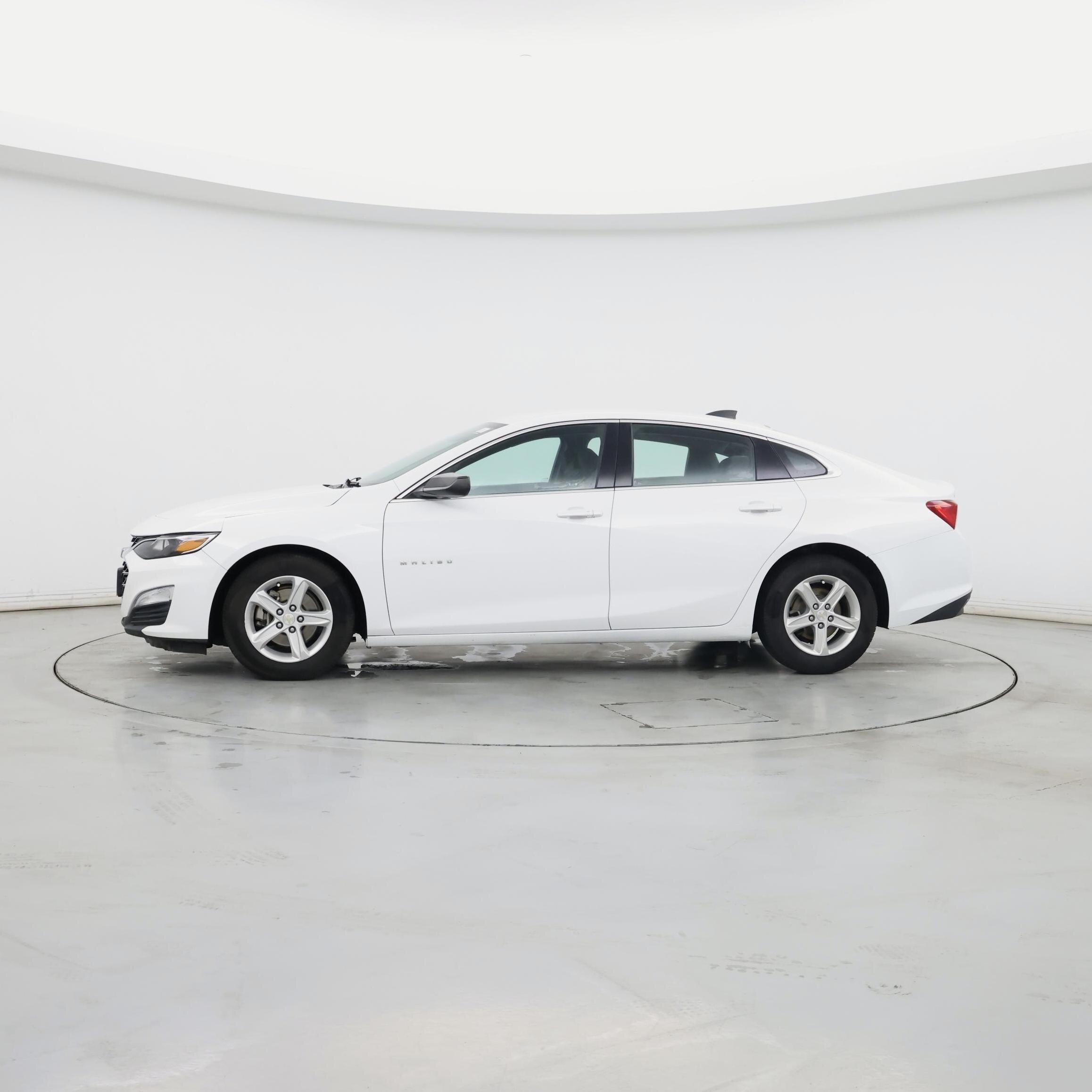 Thumbnail: 2020 Chevrolet Malibu - 3