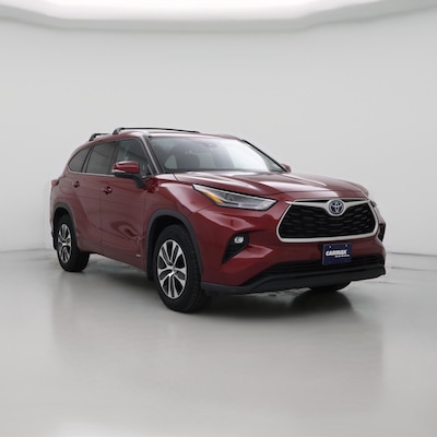 Red 2022 Toyota Highlander Hybrid XLE