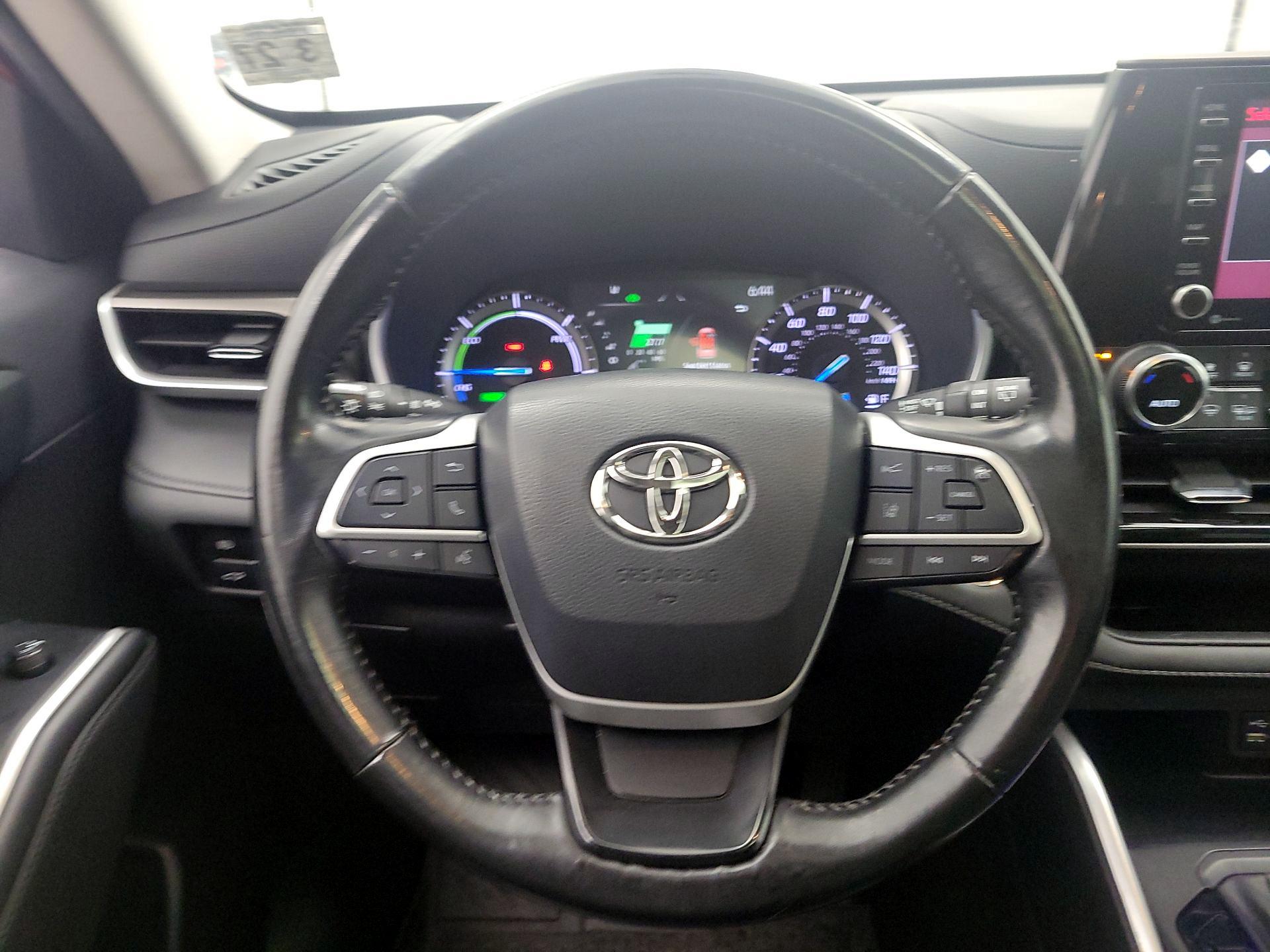 Thumbnail: 2022 Toyota Highlander - 10