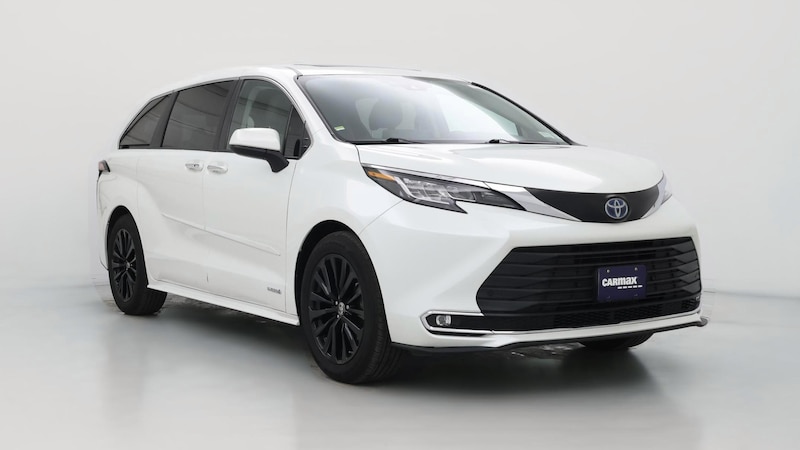 2021 Toyota Sienna XLE Hero Image