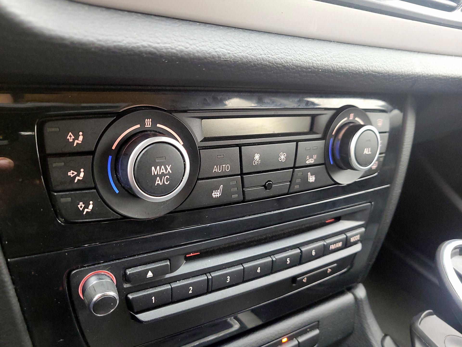 Thumbnail: 2015 BMW X1 - 16