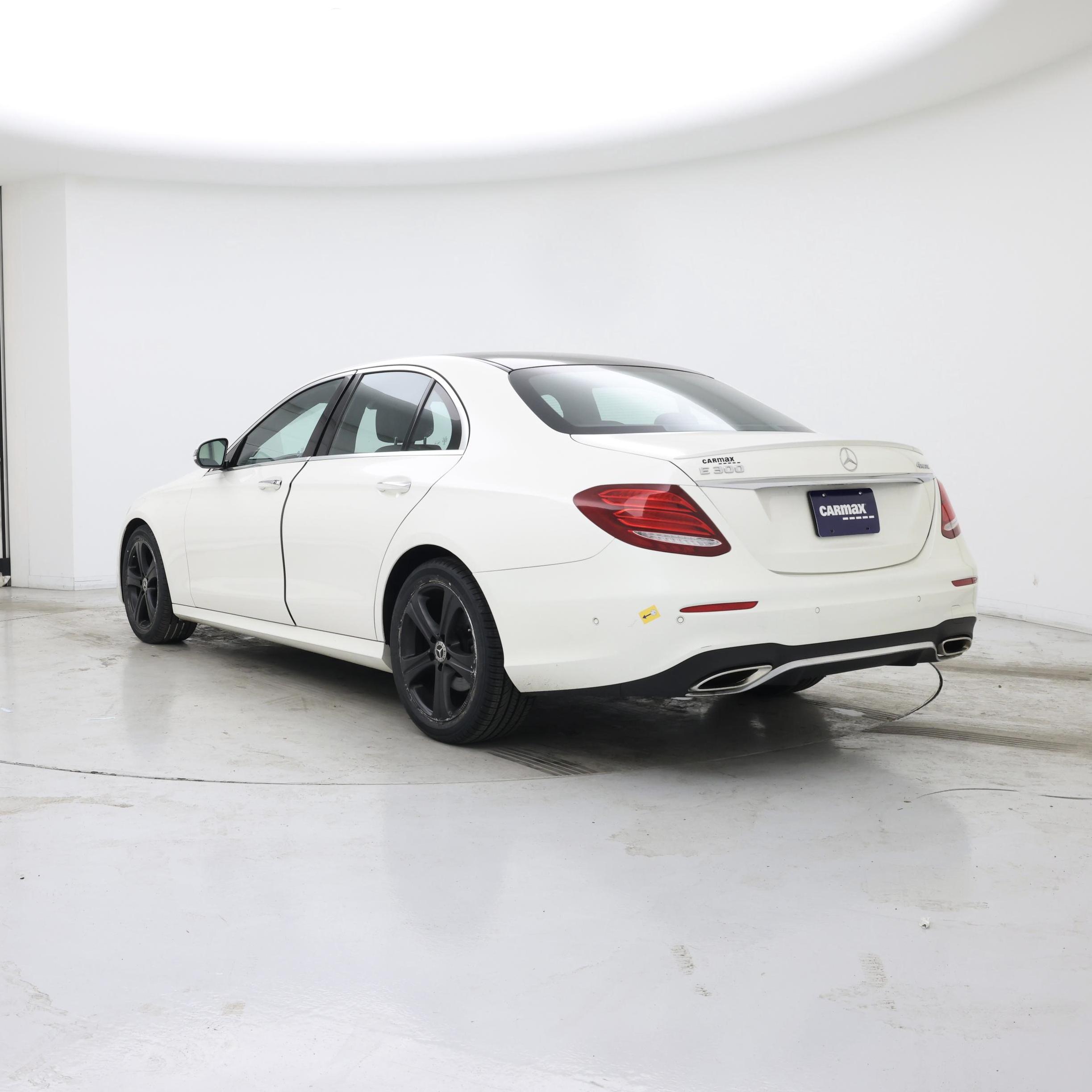 Thumbnail: 2017 Mercedes-Benz E-Class - 2