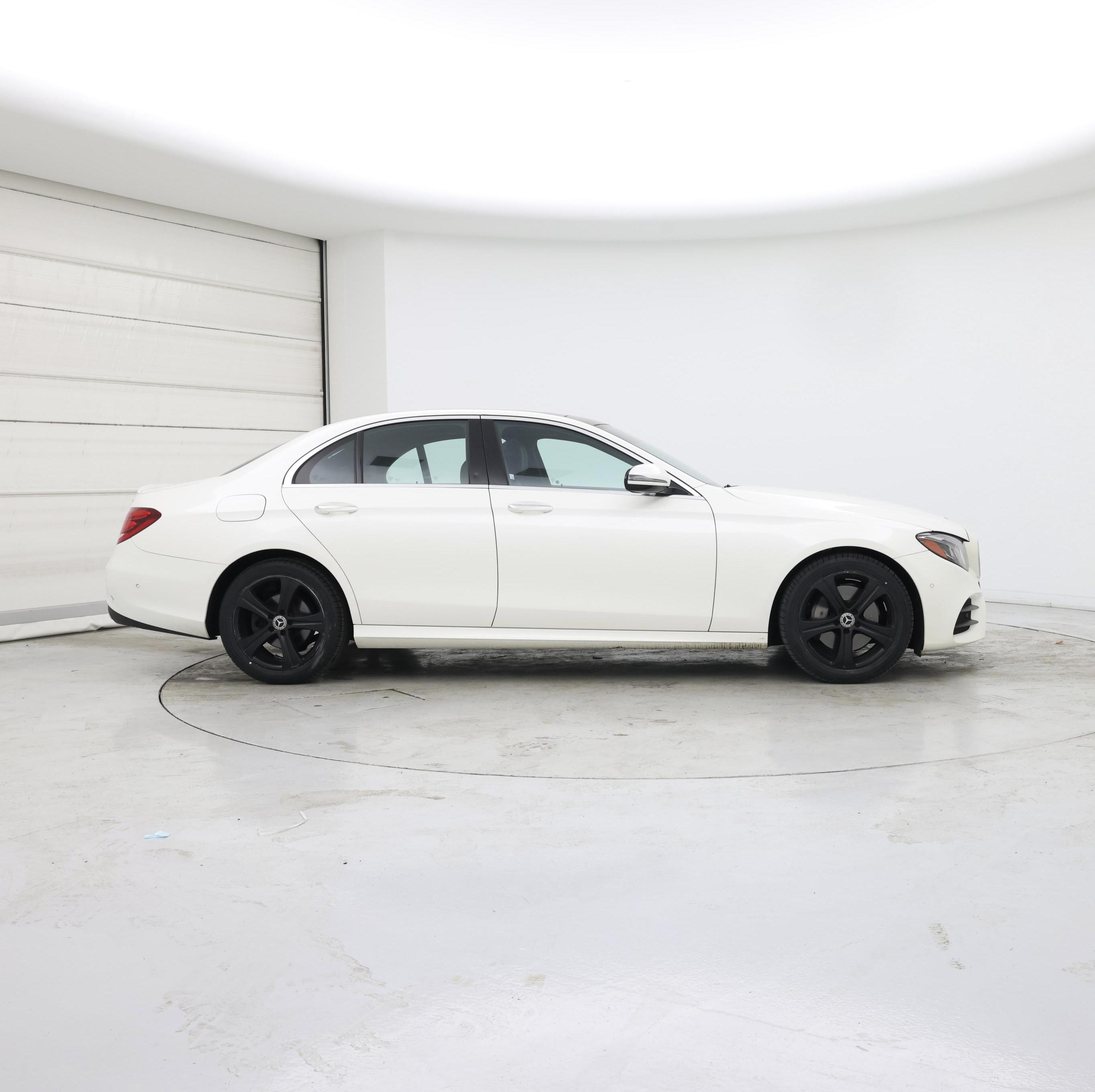 Thumbnail: 2017 Mercedes-Benz E-Class - 7