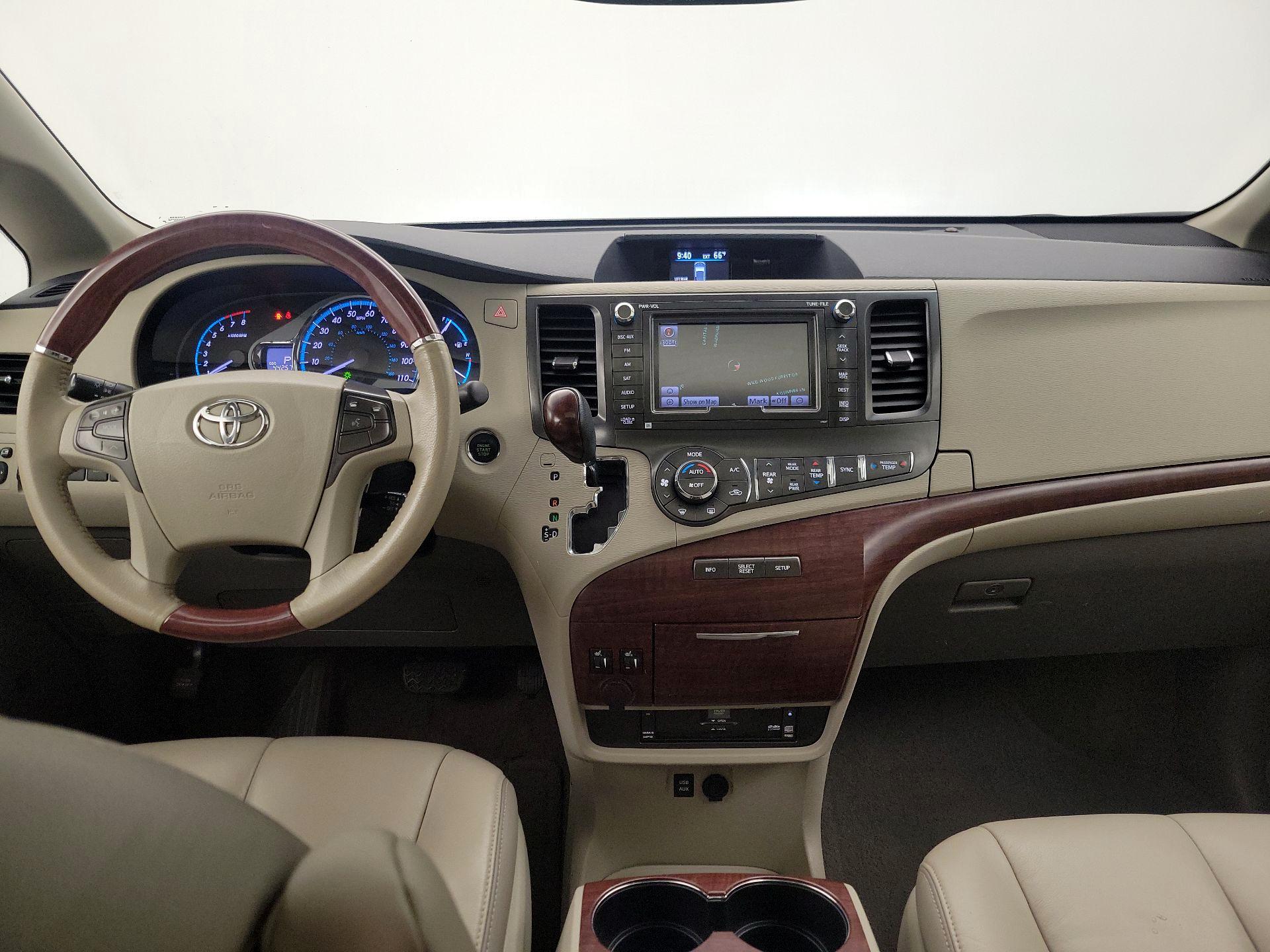 Thumbnail: 2014 Toyota Sienna - 9