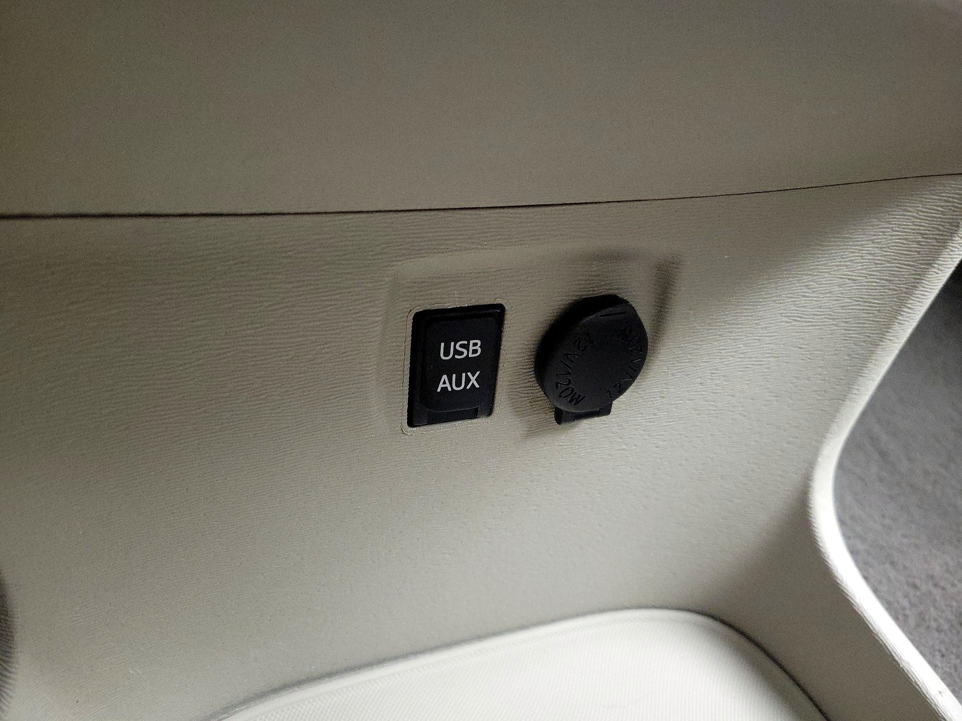 Thumbnail: 2014 Toyota Sienna - 19