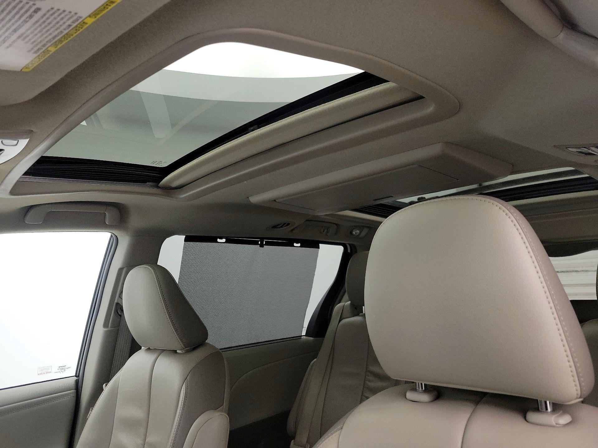 Thumbnail: 2014 Toyota Sienna - 20