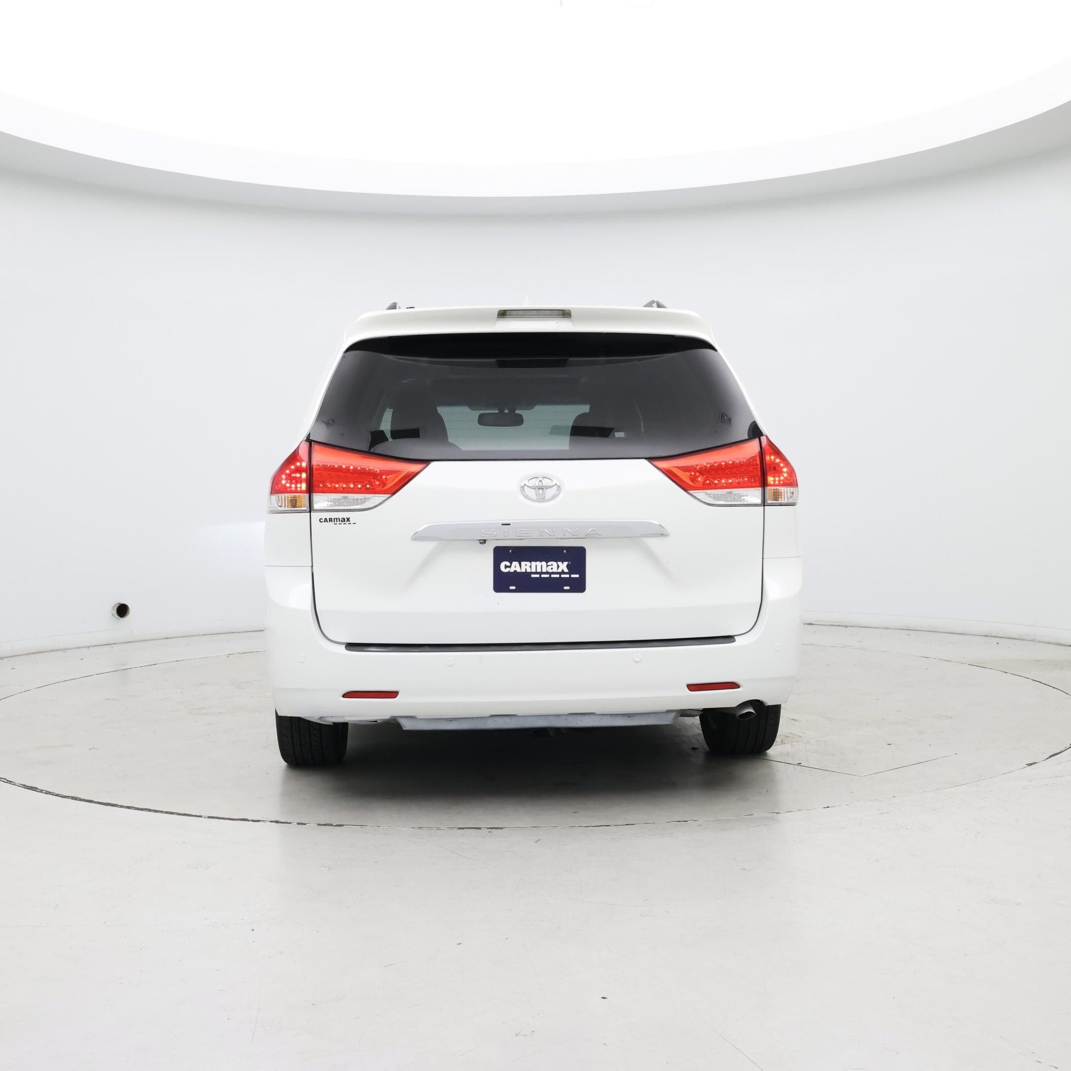 Thumbnail: 2014 Toyota Sienna - 6