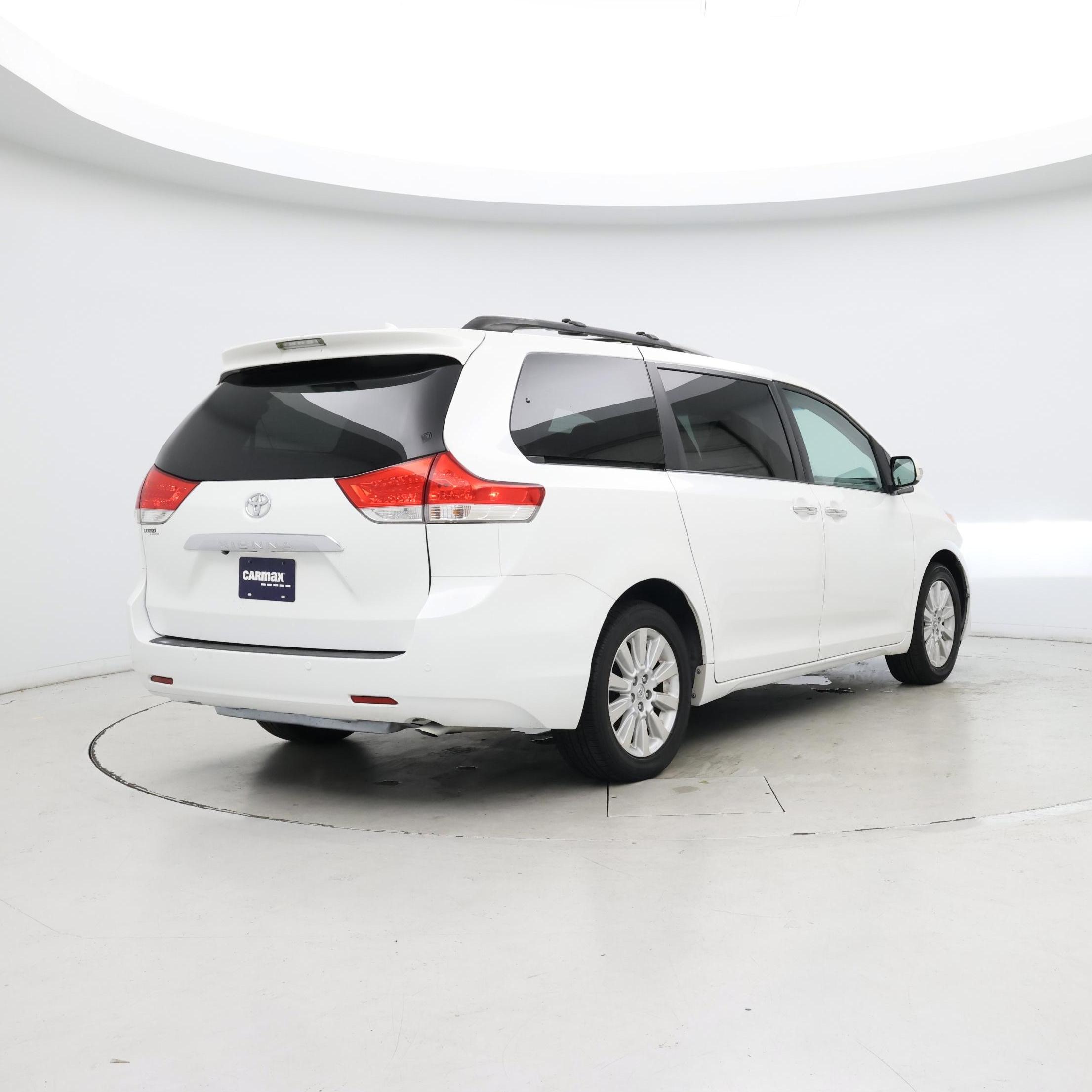 Thumbnail: 2014 Toyota Sienna - 8