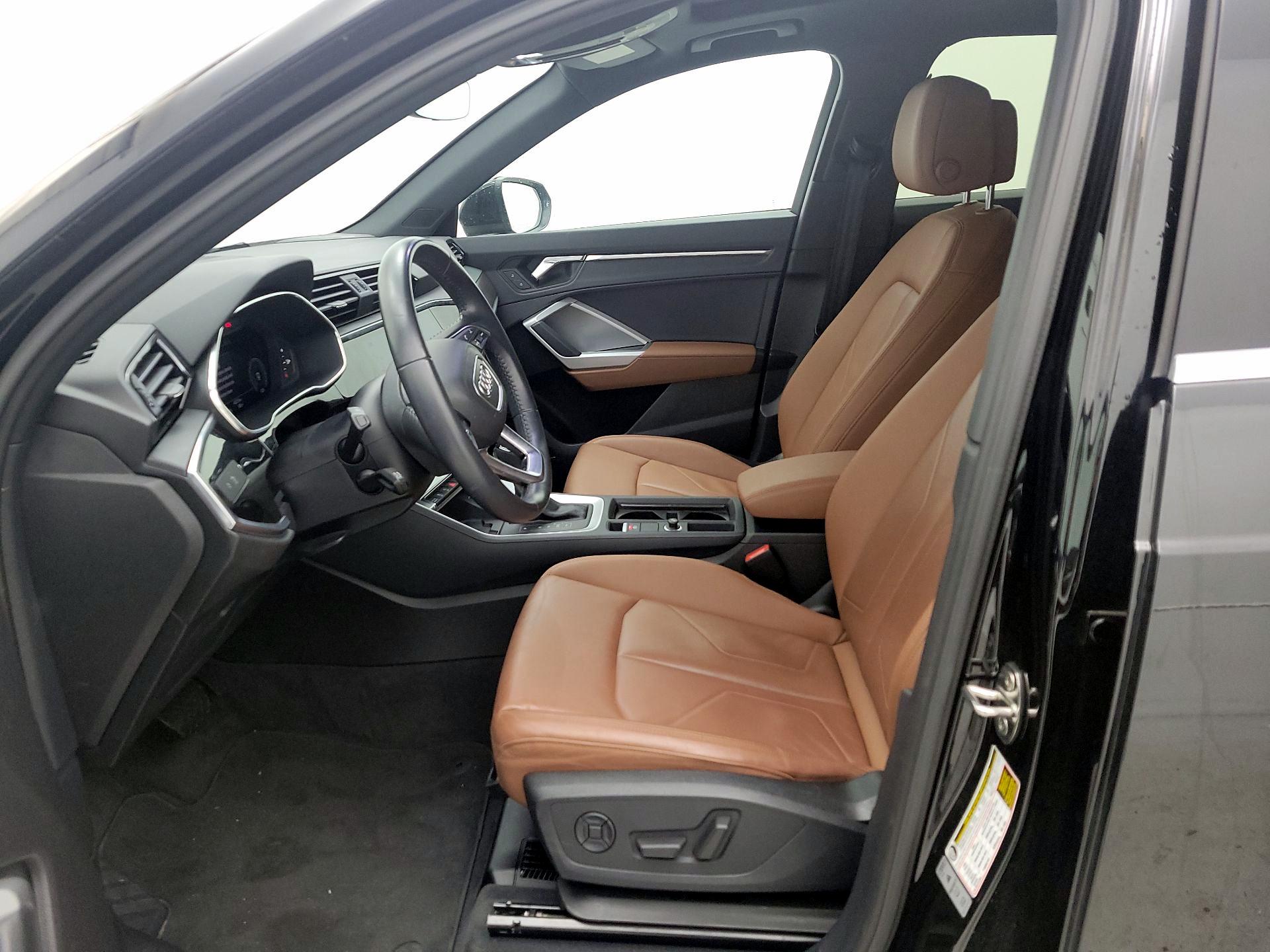 Thumbnail: 2020 Audi Q3 - 11