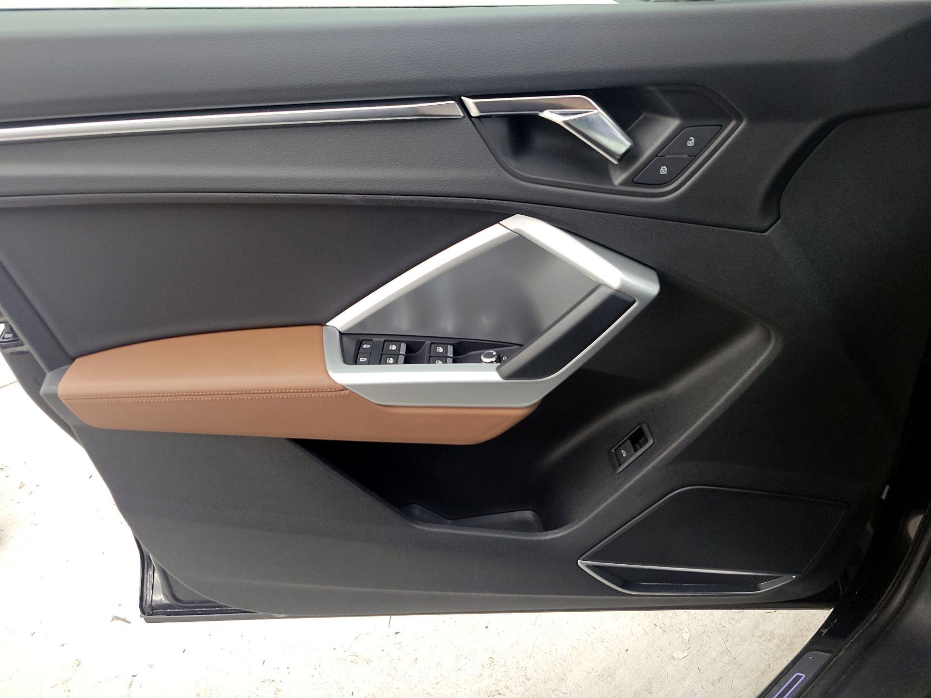 Thumbnail: 2020 Audi Q3 - 12