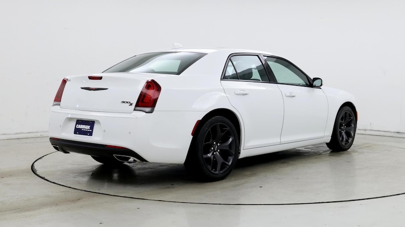 2022 Chrysler 300 S 8