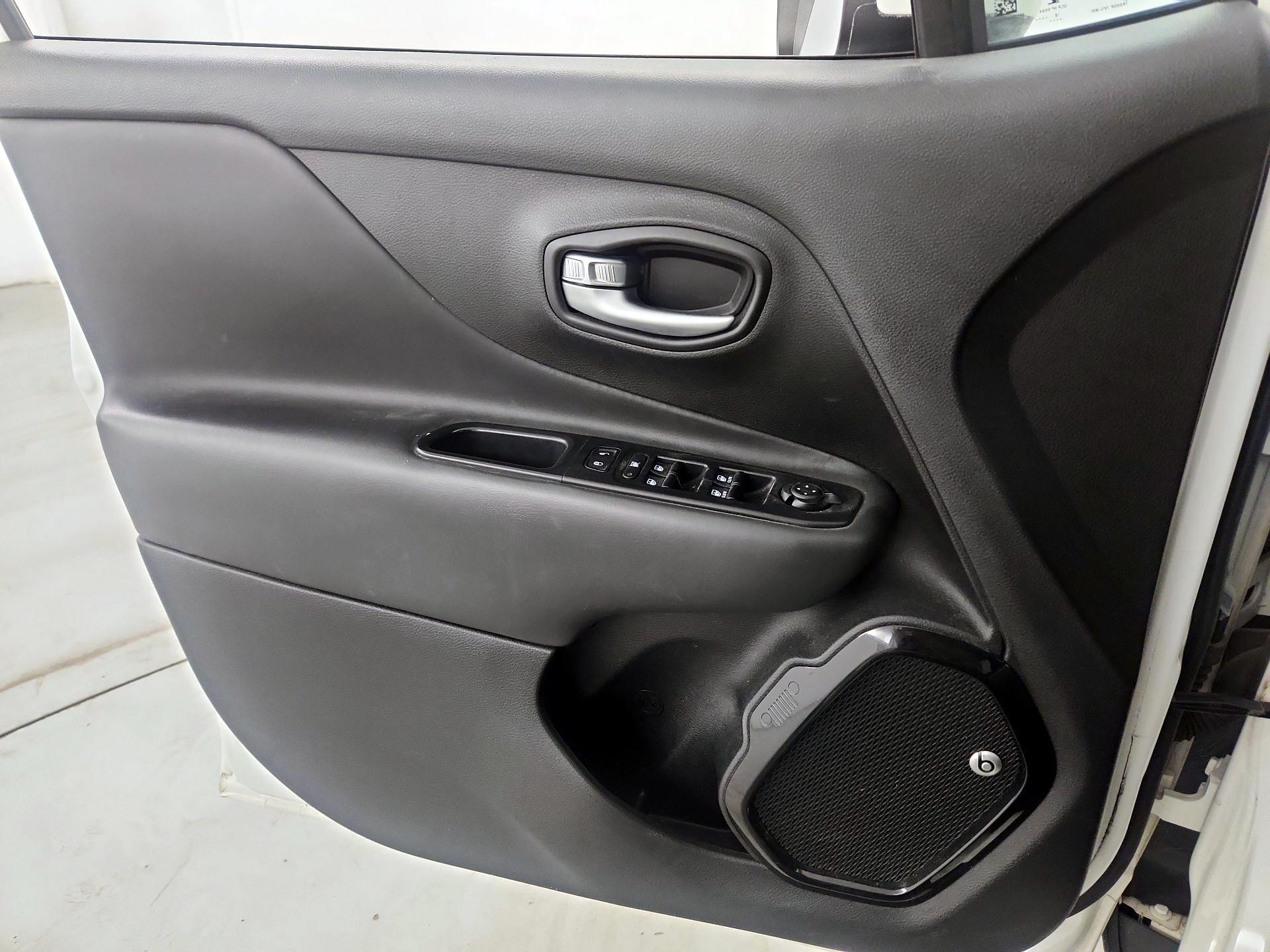 Thumbnail: 2018 Jeep Renegade - 12