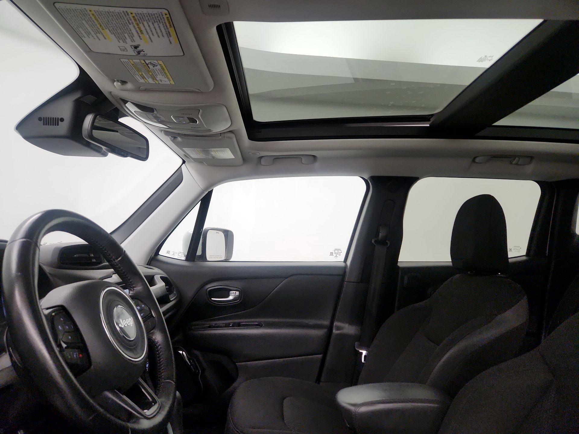 Thumbnail: 2018 Jeep Renegade - 19