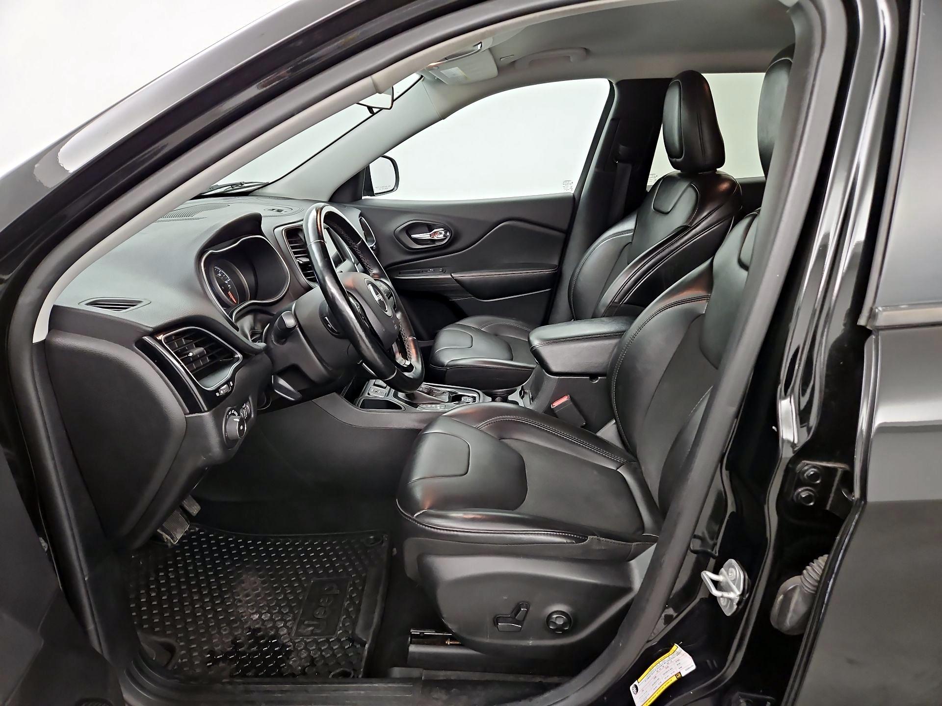 Thumbnail: 2019 Jeep Cherokee - 11
