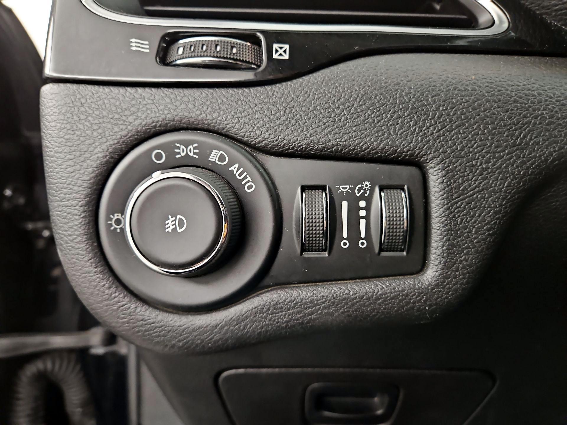 Thumbnail: 2019 Jeep Cherokee - 13