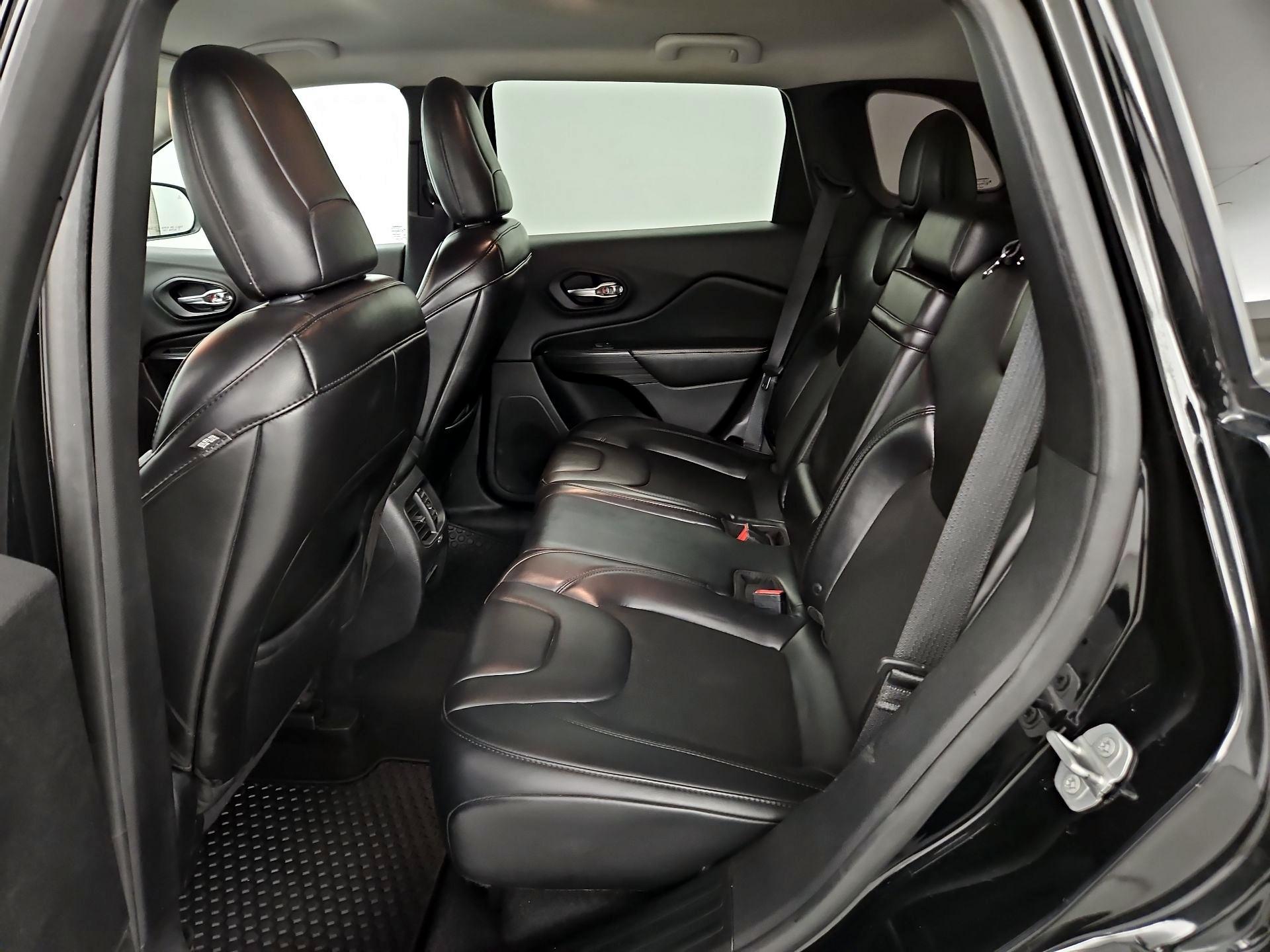 Thumbnail: 2019 Jeep Cherokee - 19