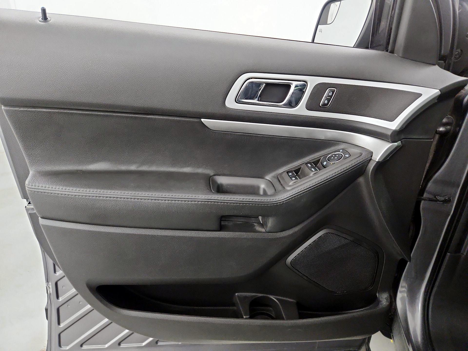 Thumbnail: 2013 Ford Explorer - 12