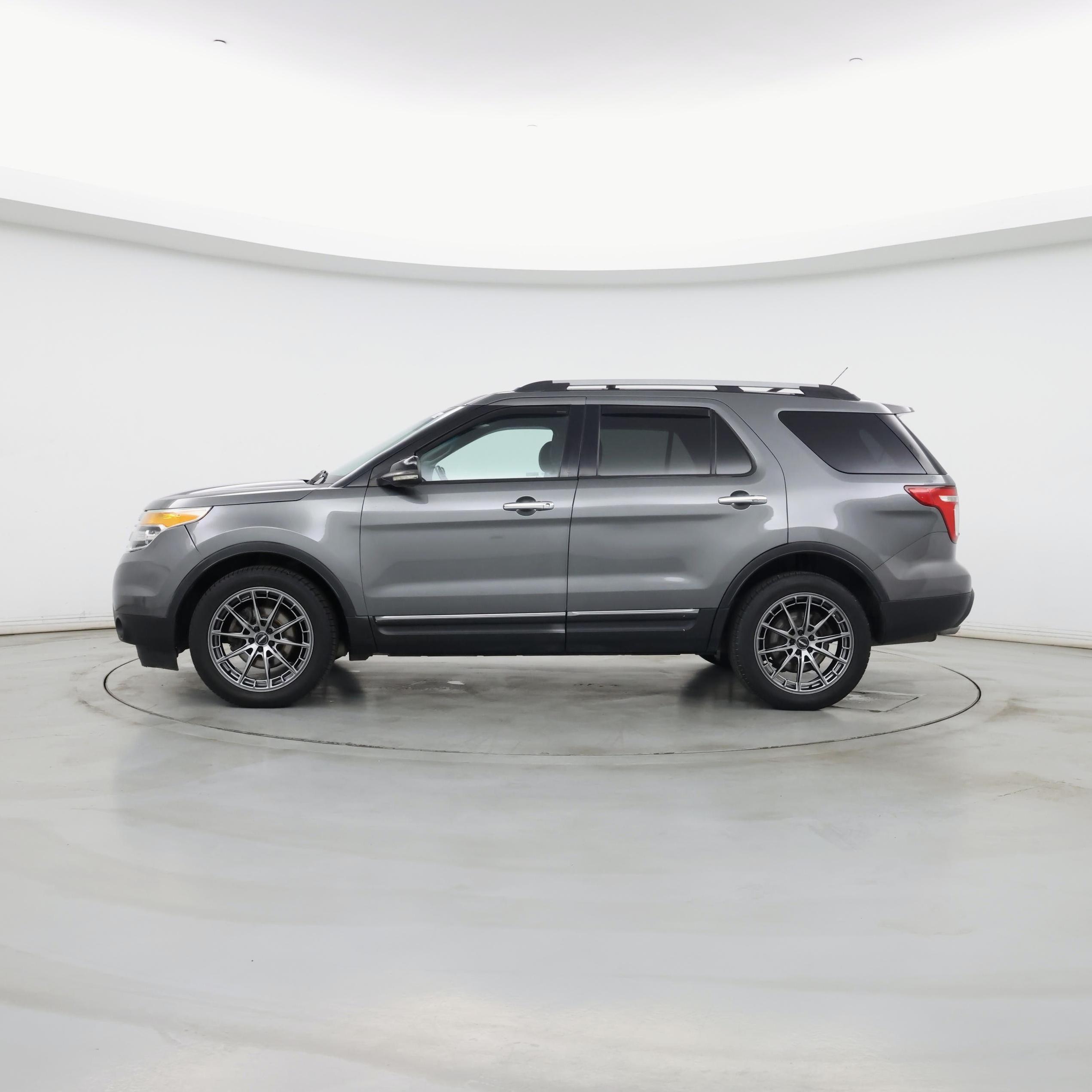 Thumbnail: 2013 Ford Explorer - 3