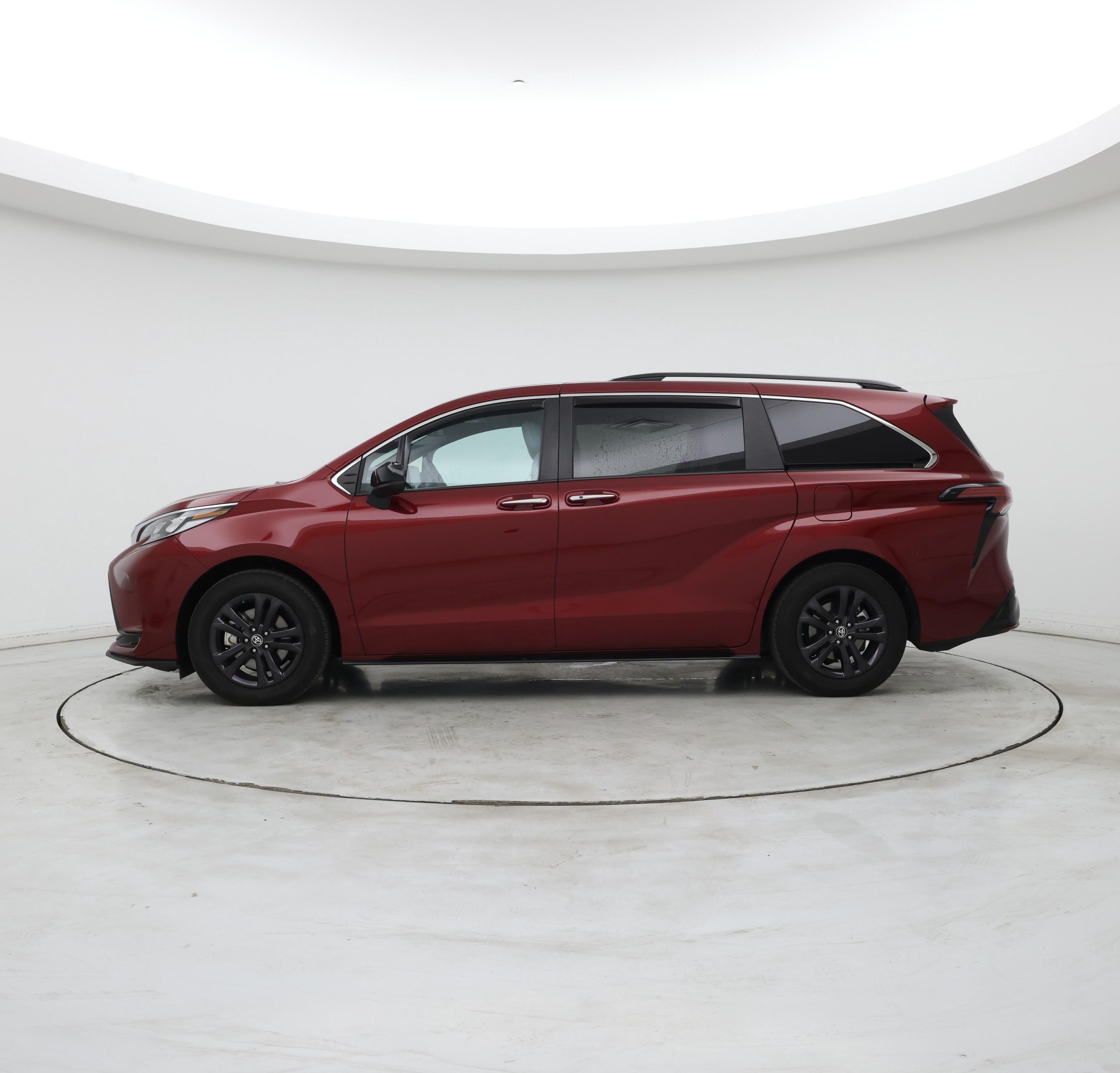 Thumbnail: 2024 Toyota Sienna - 3