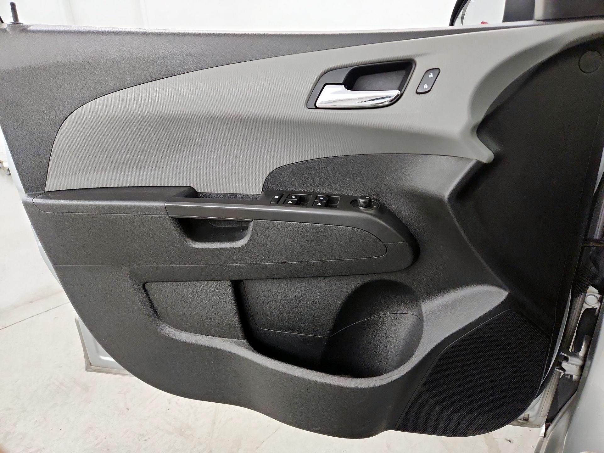 Thumbnail: 2014 Chevrolet Sonic - 12