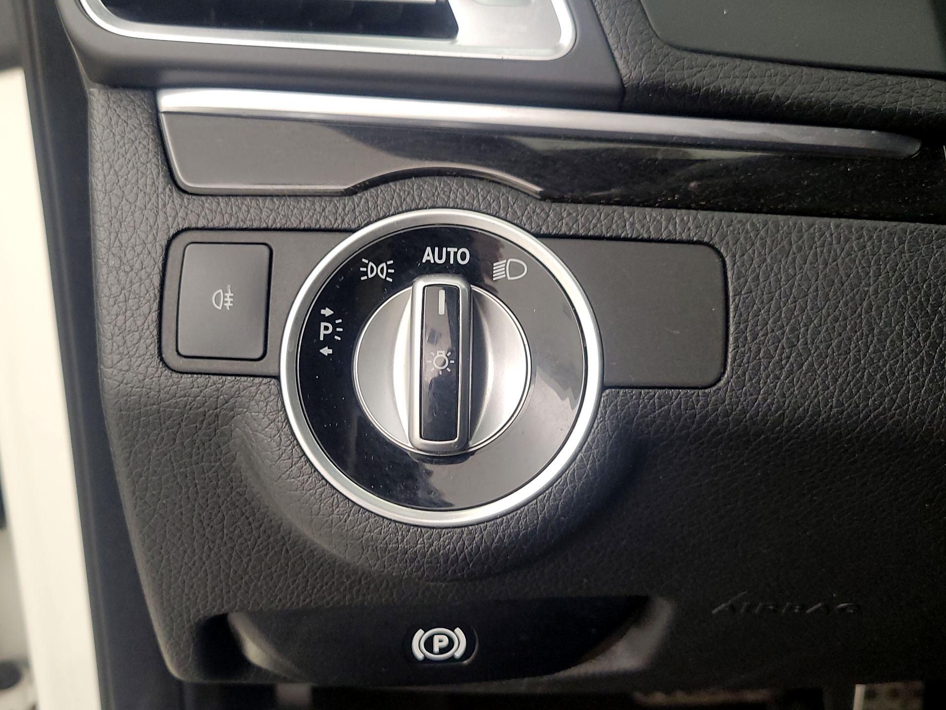Thumbnail: 2016 Mercedes-Benz E-Class - 13