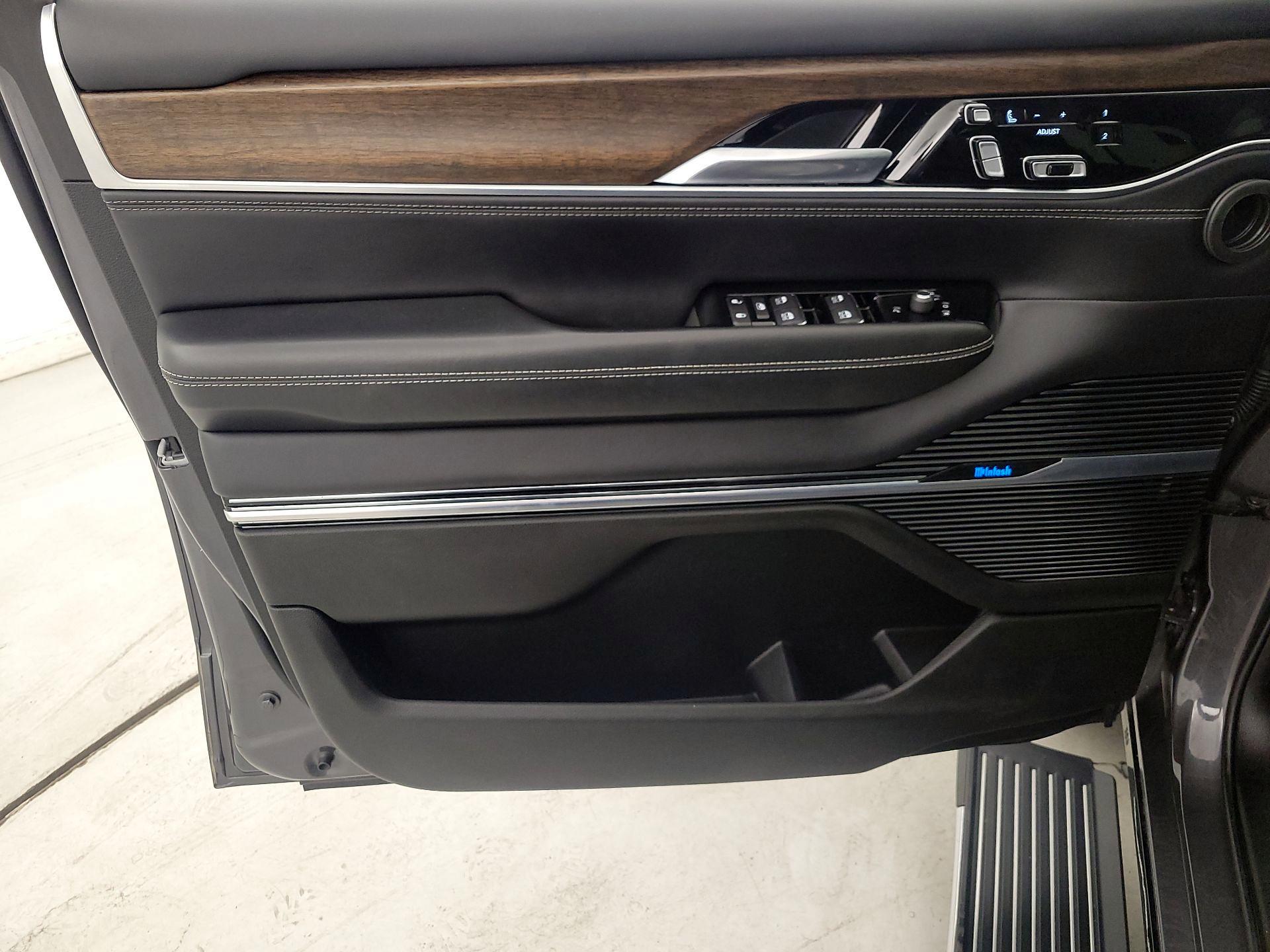 Thumbnail: 2022 Jeep Grand Wagoneer - 12