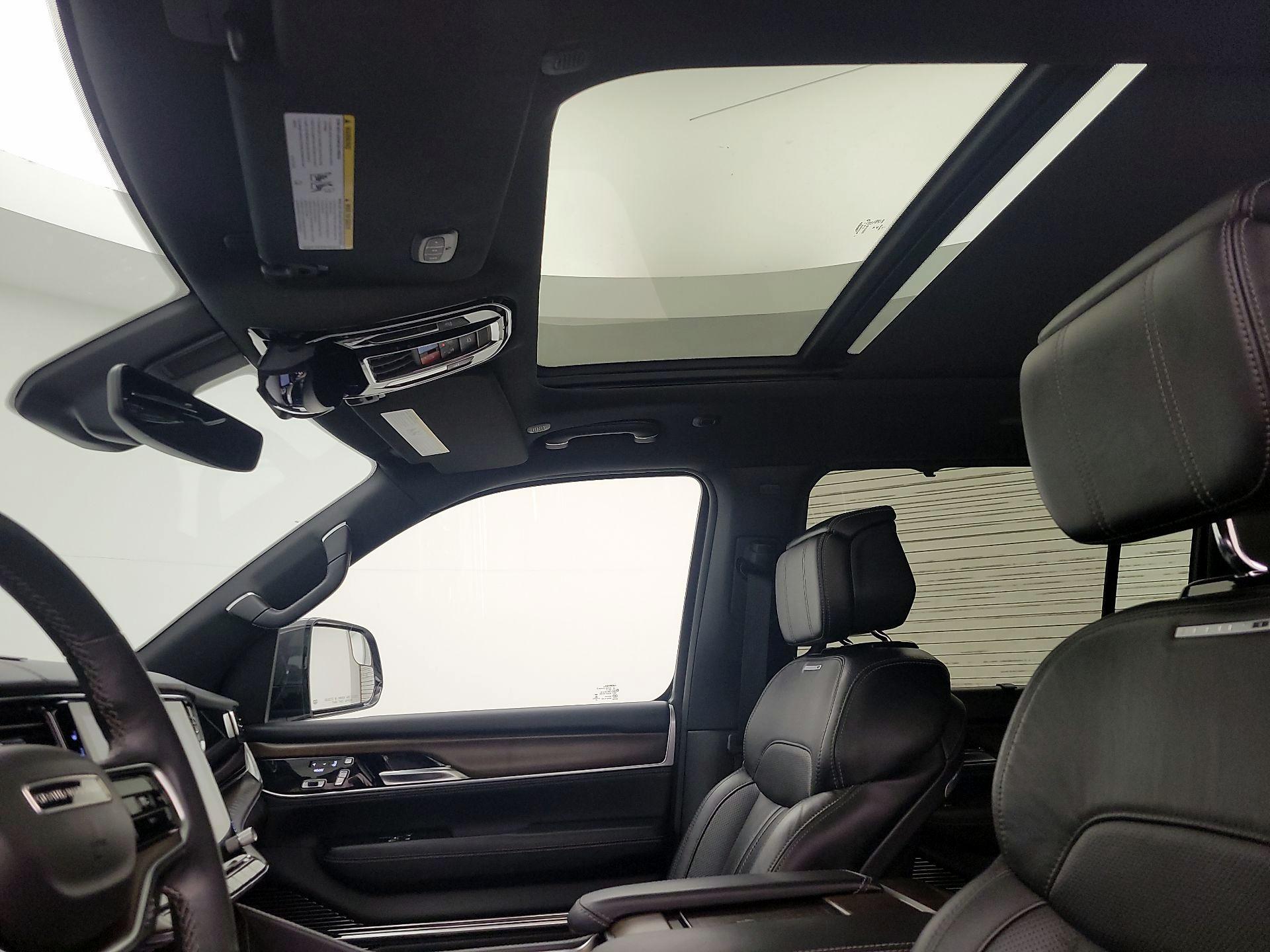 Thumbnail: 2022 Jeep Grand Wagoneer - 19