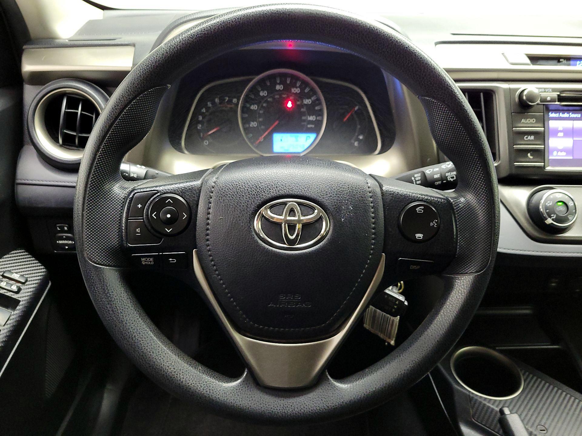 Thumbnail: 2015 Toyota RAV4 - 10