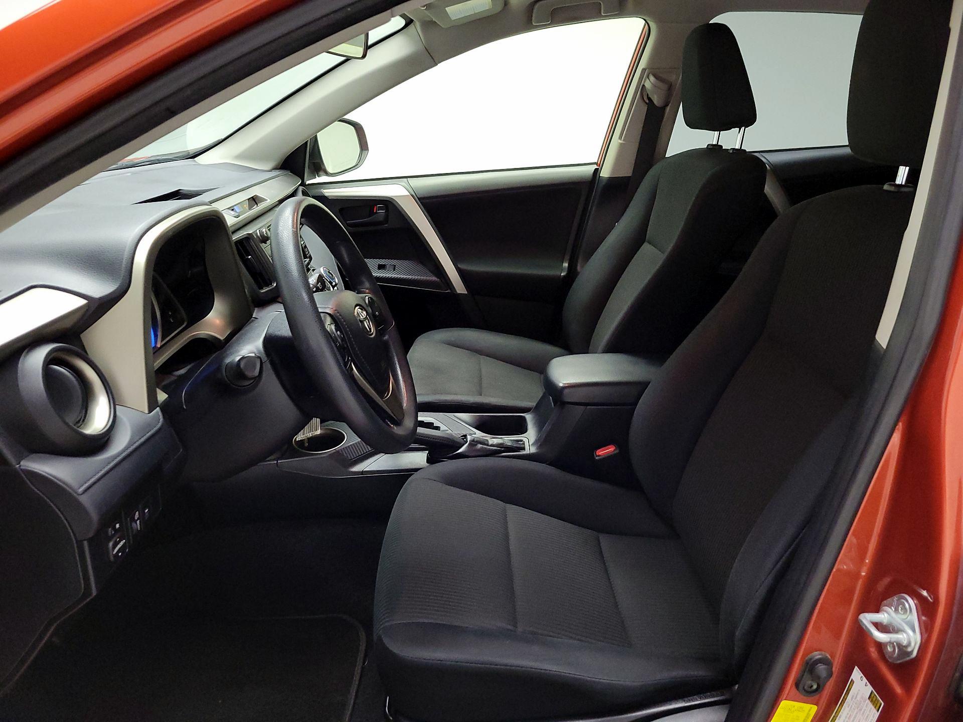 Thumbnail: 2015 Toyota RAV4 - 11