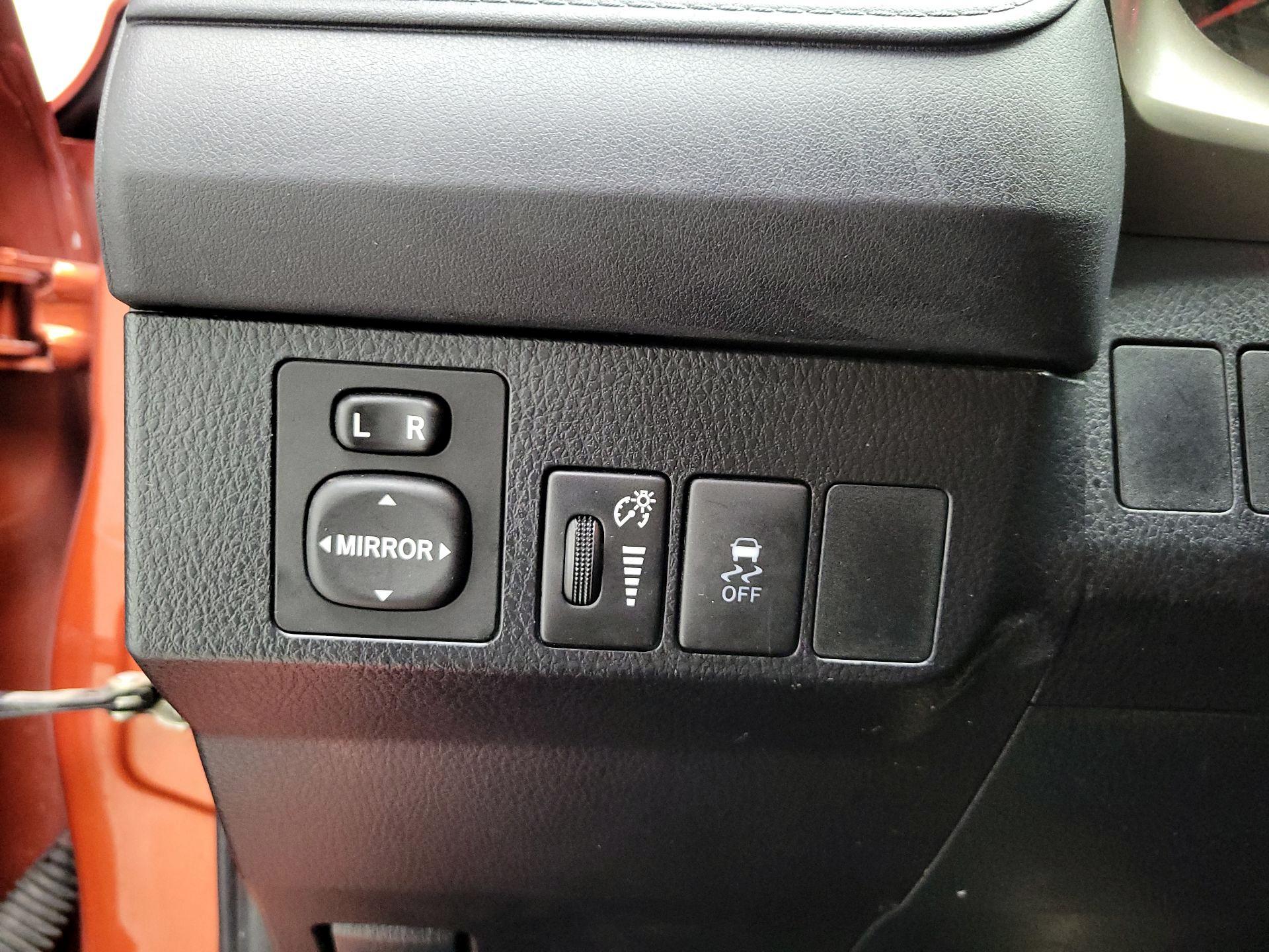 Thumbnail: 2015 Toyota RAV4 - 13