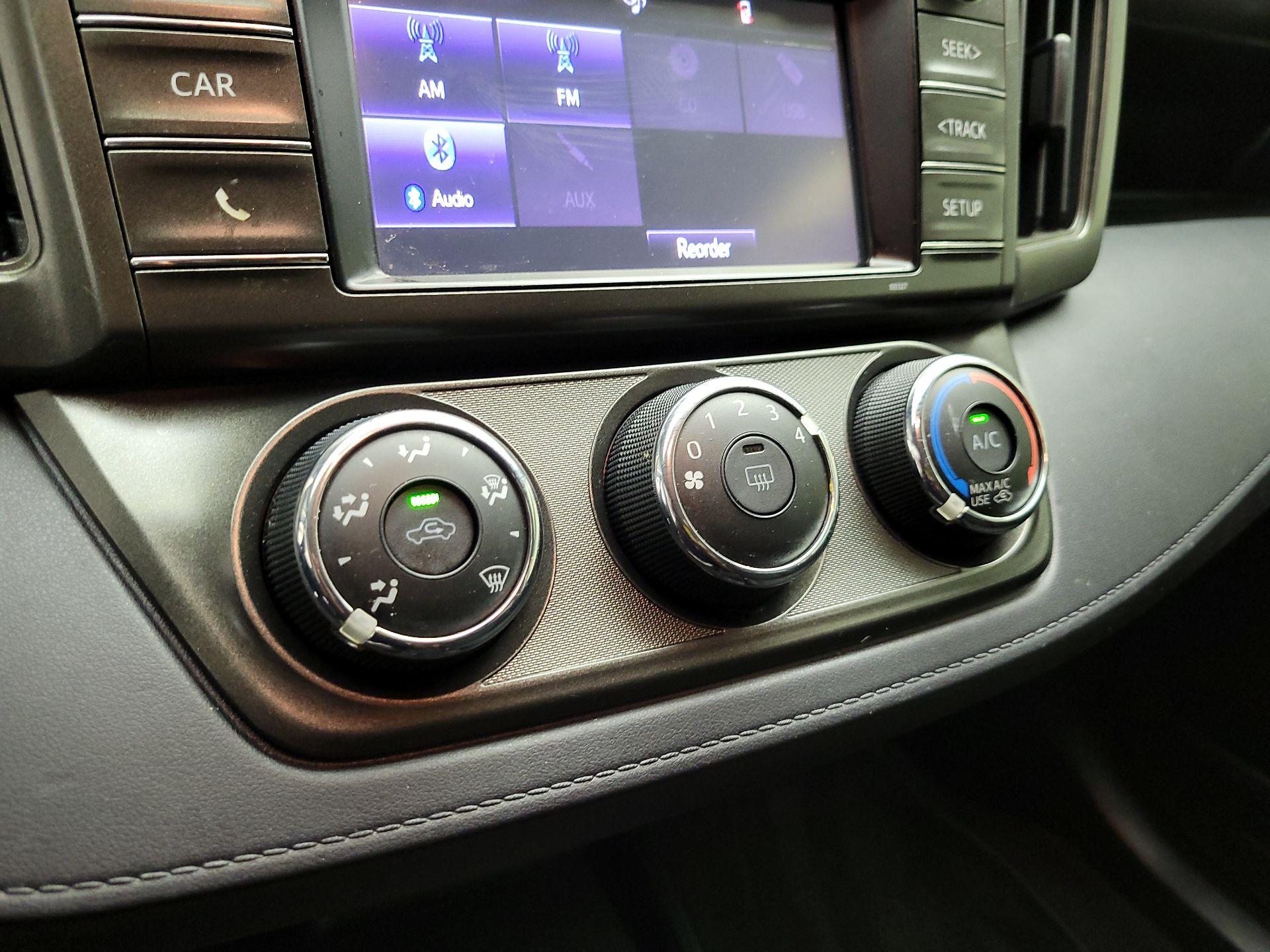 Thumbnail: 2015 Toyota RAV4 - 16