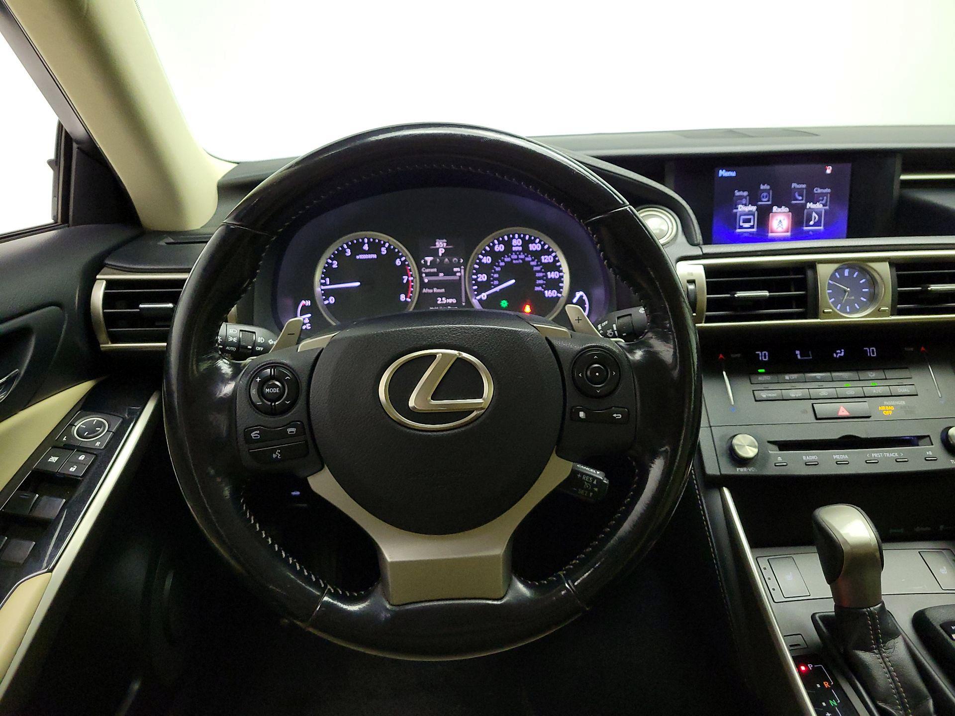 Thumbnail: 2016 Lexus IS - 10