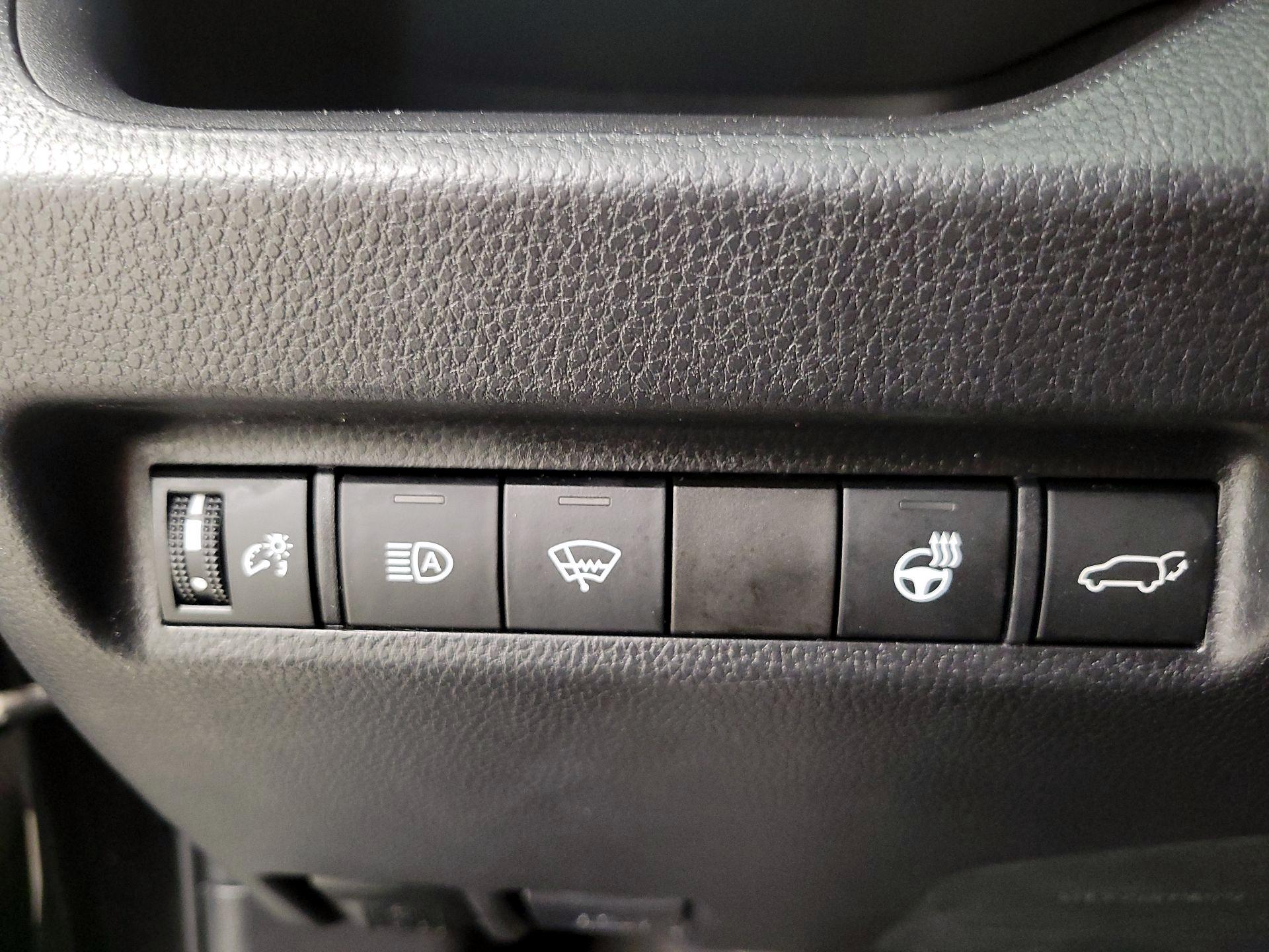 Thumbnail: 2022 Toyota RAV4 - 13