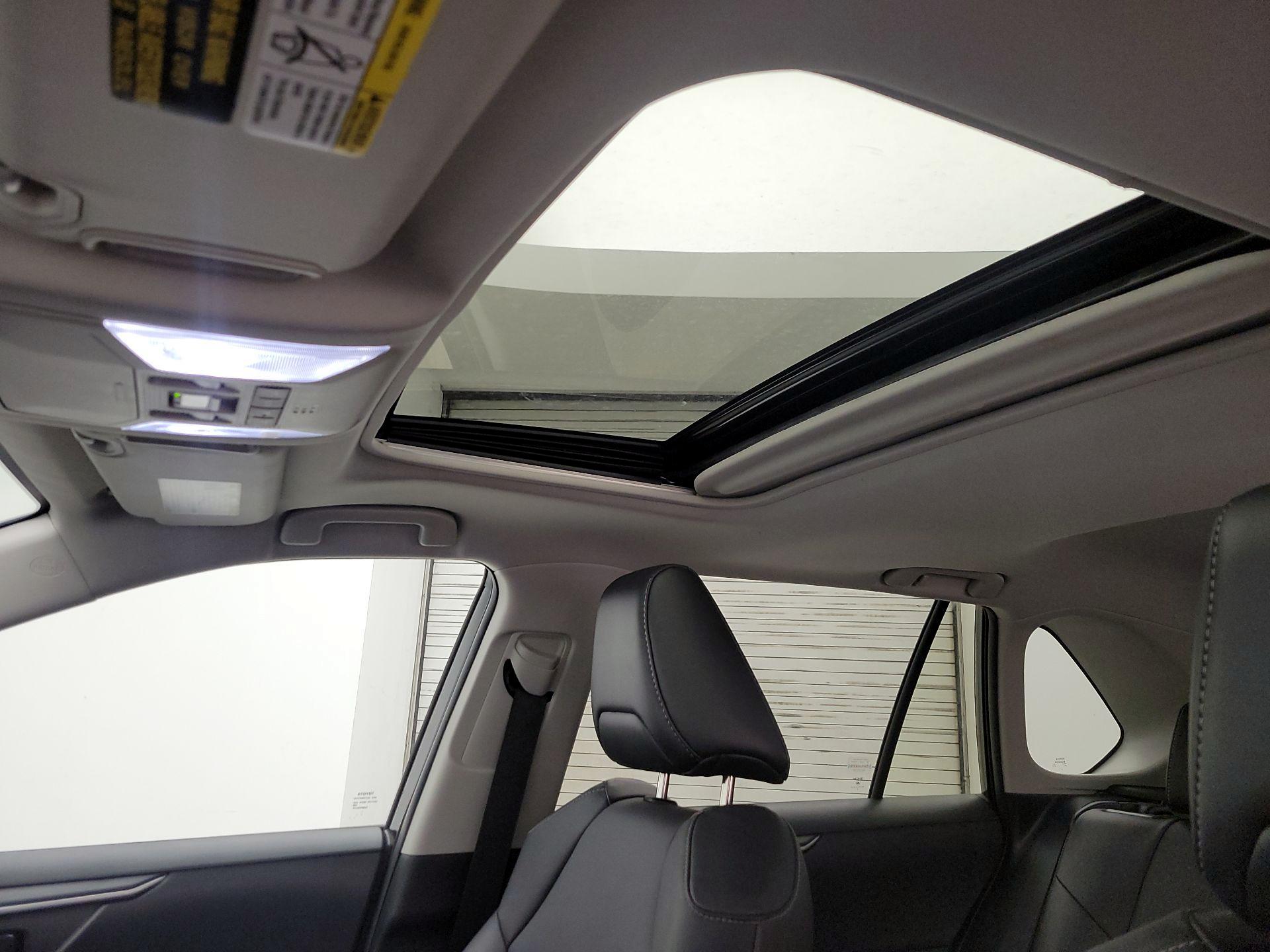Thumbnail: 2022 Toyota RAV4 - 19