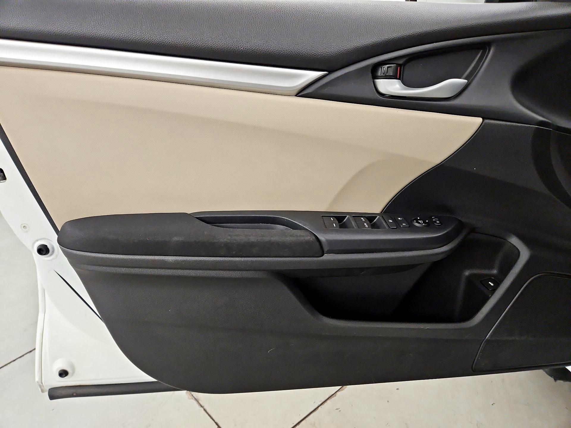 Thumbnail: 2016 Honda Civic - 12
