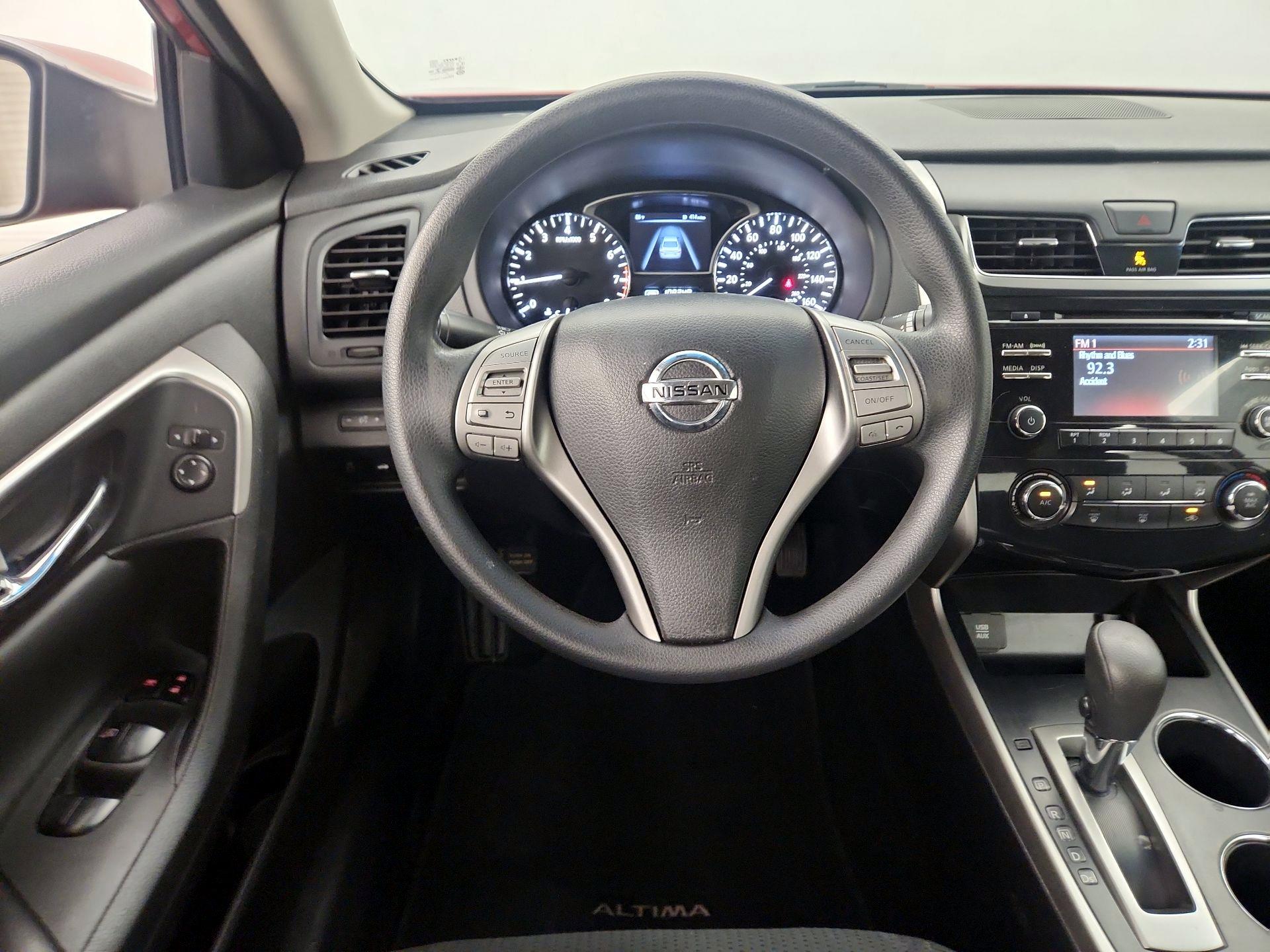 Thumbnail: 2015 Nissan Altima - 10