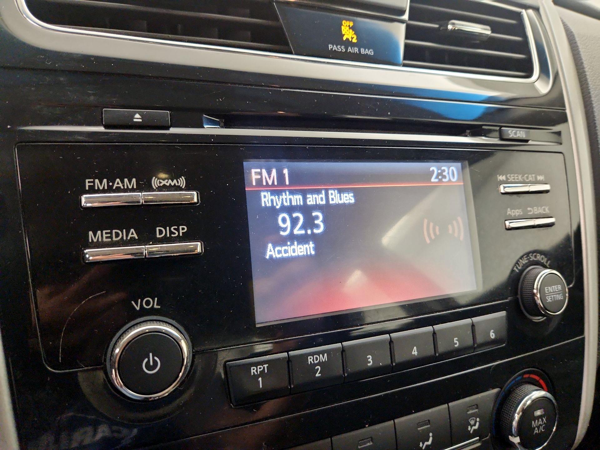 Thumbnail: 2015 Nissan Altima - 15
