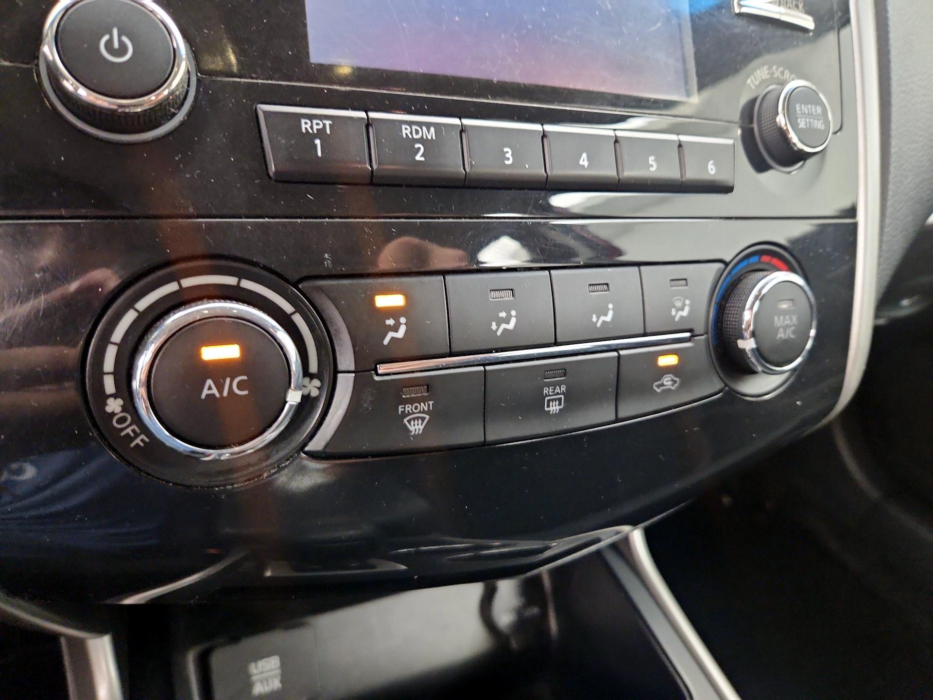 Thumbnail: 2015 Nissan Altima - 16