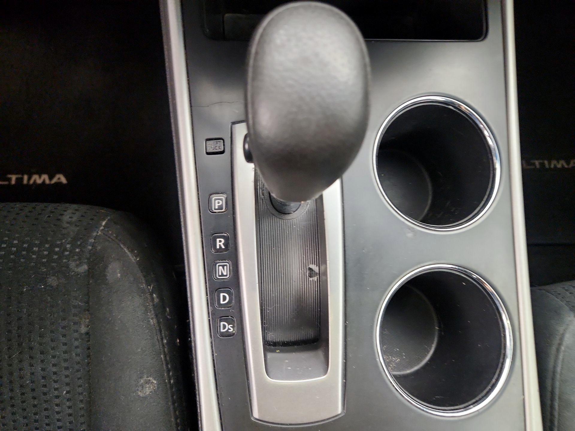 Thumbnail: 2015 Nissan Altima - 17