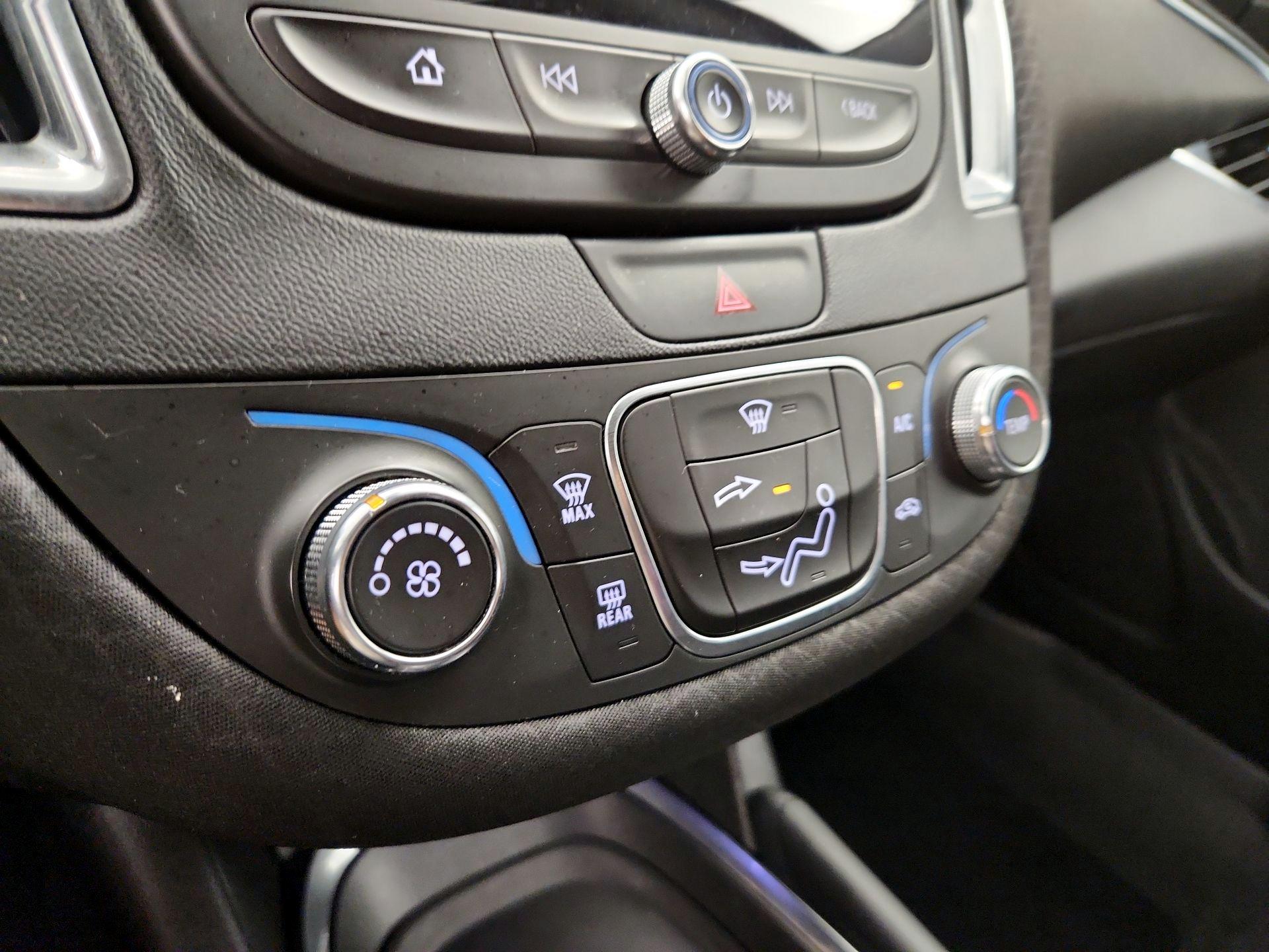 Thumbnail: 2016 Chevrolet Malibu - 16