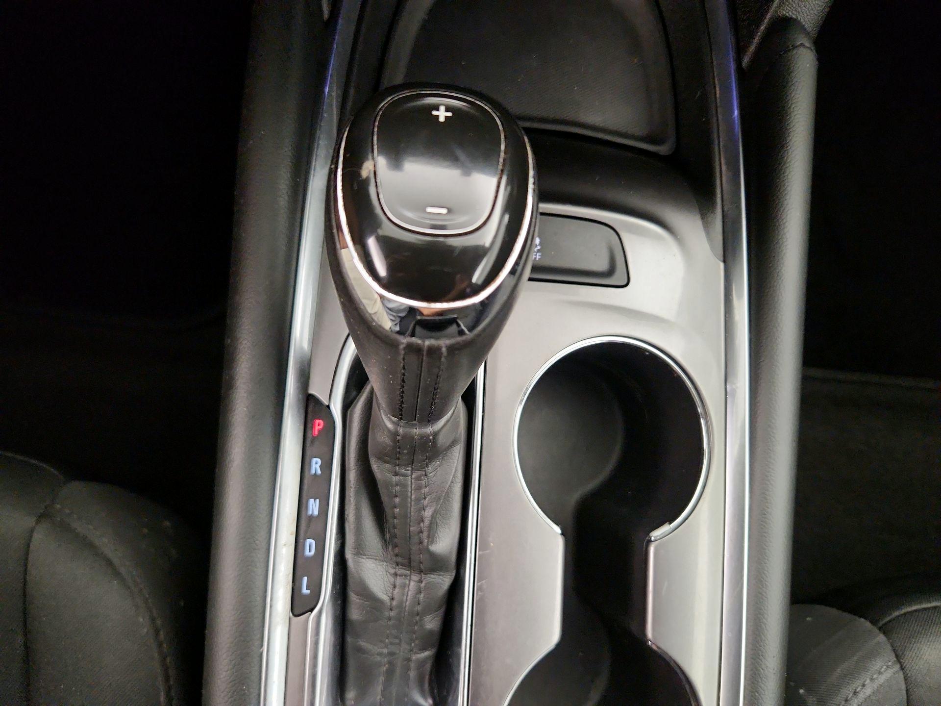 Thumbnail: 2016 Chevrolet Malibu - 17