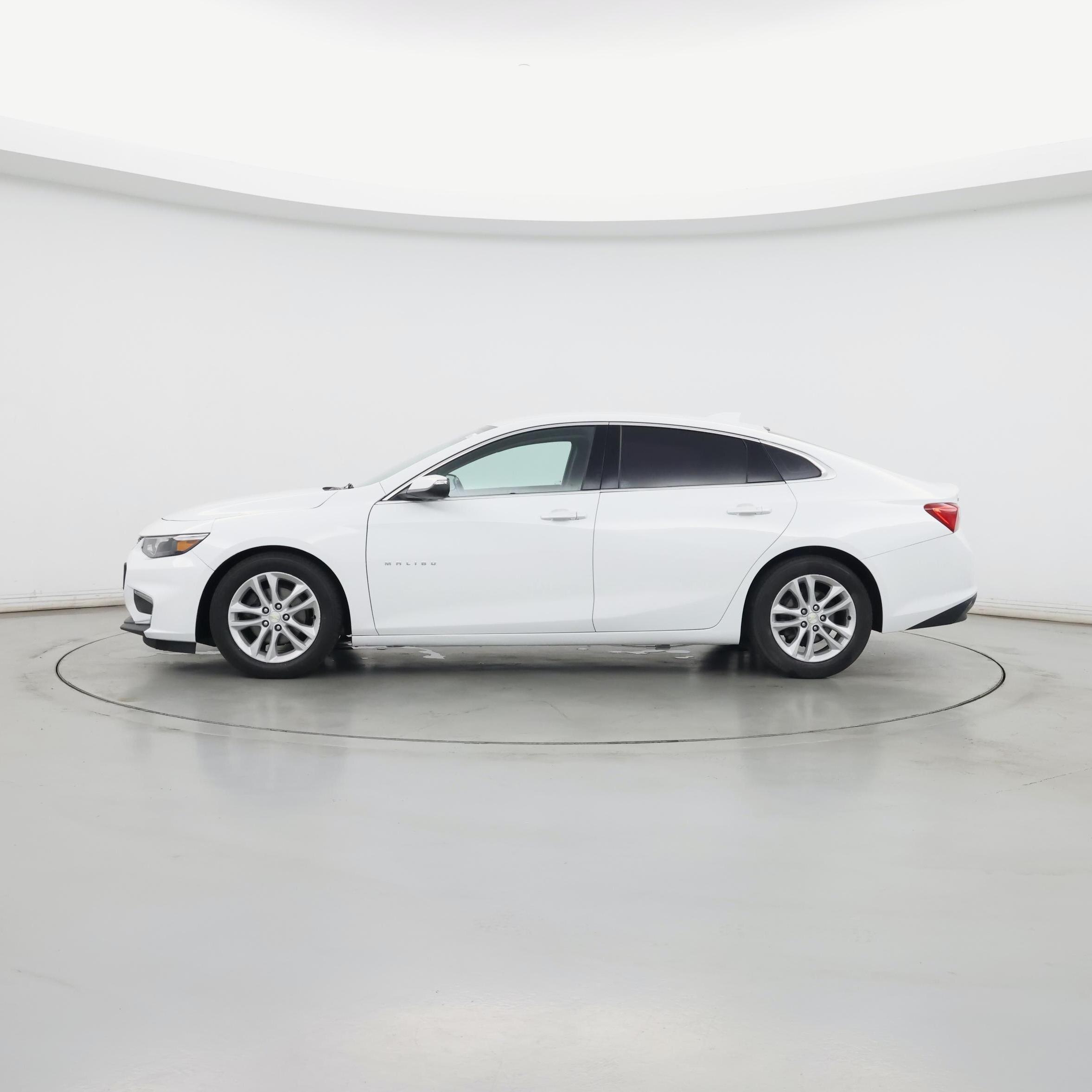 Thumbnail: 2016 Chevrolet Malibu - 3