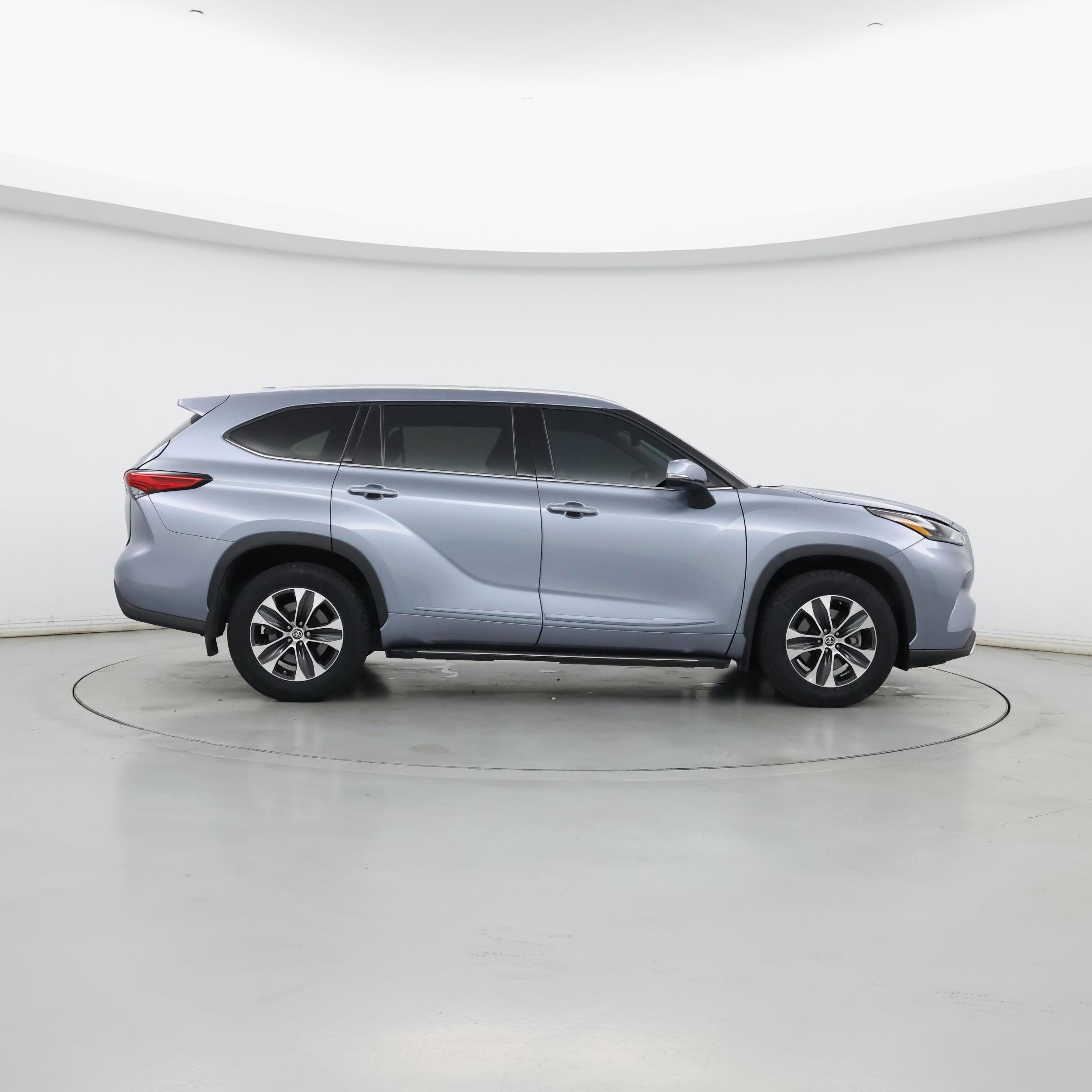 Thumbnail: 2022 Toyota Highlander - 7
