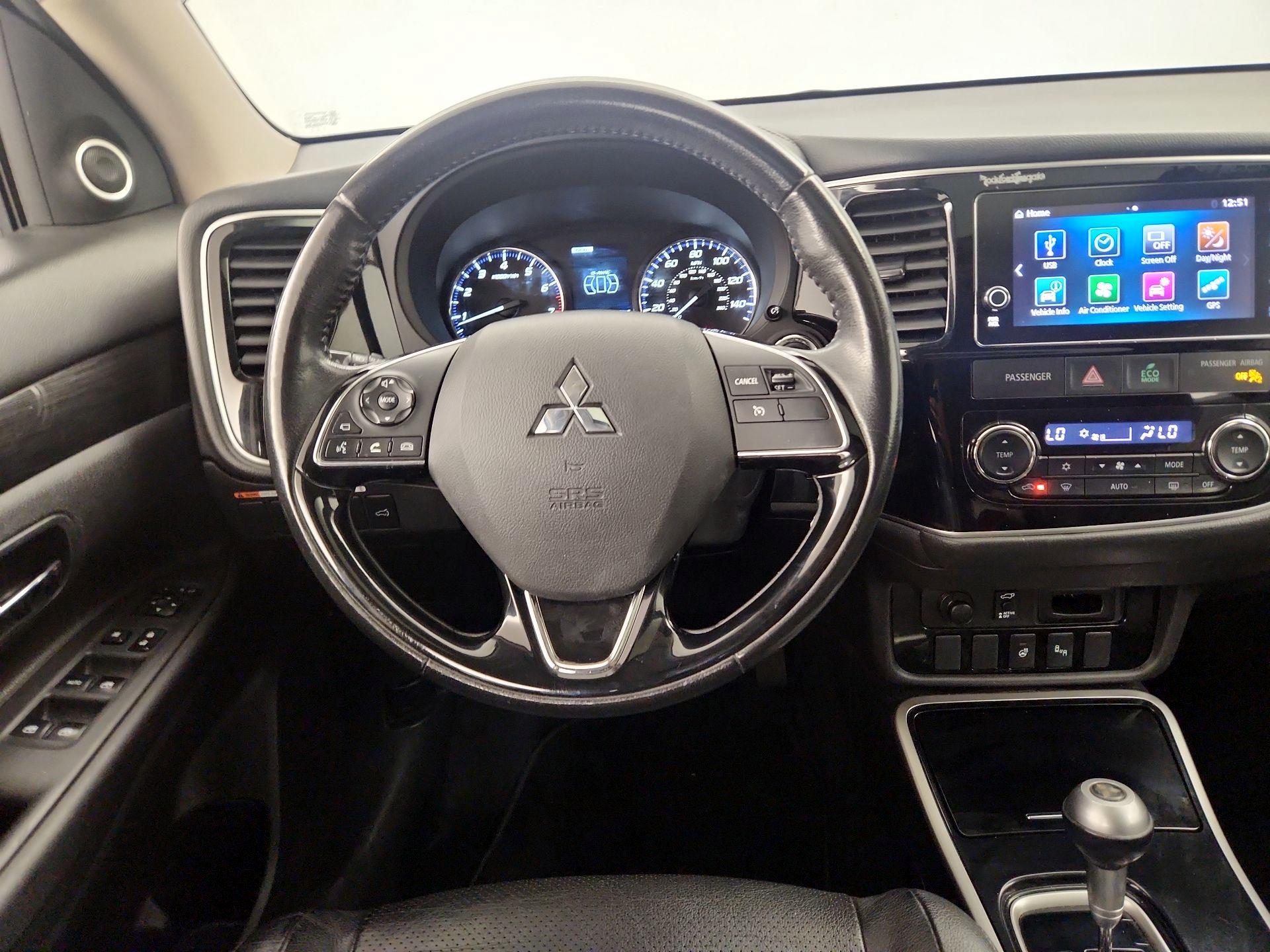 Thumbnail: 2018 Mitsubishi Outlander - 10