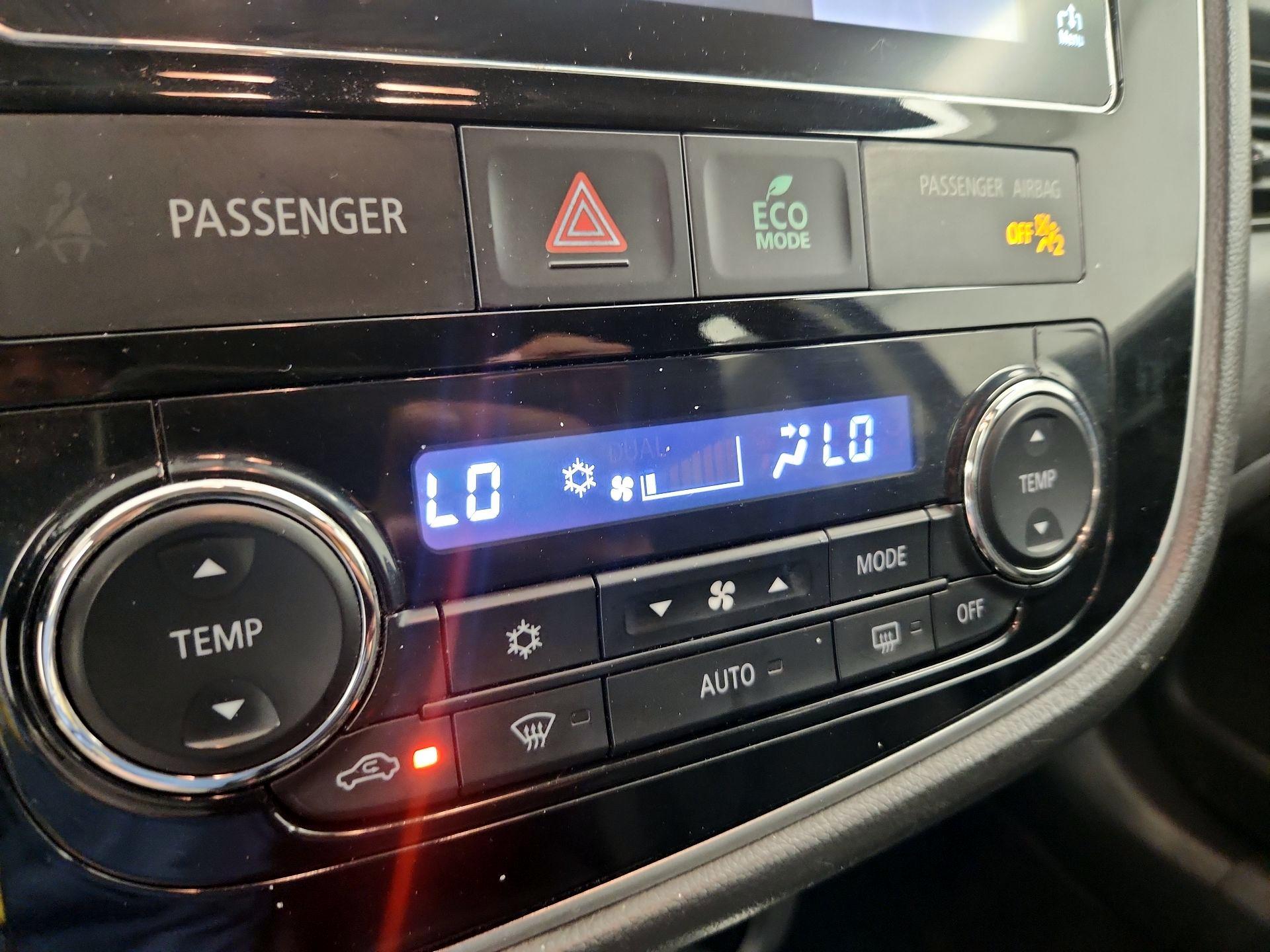 Thumbnail: 2018 Mitsubishi Outlander - 16