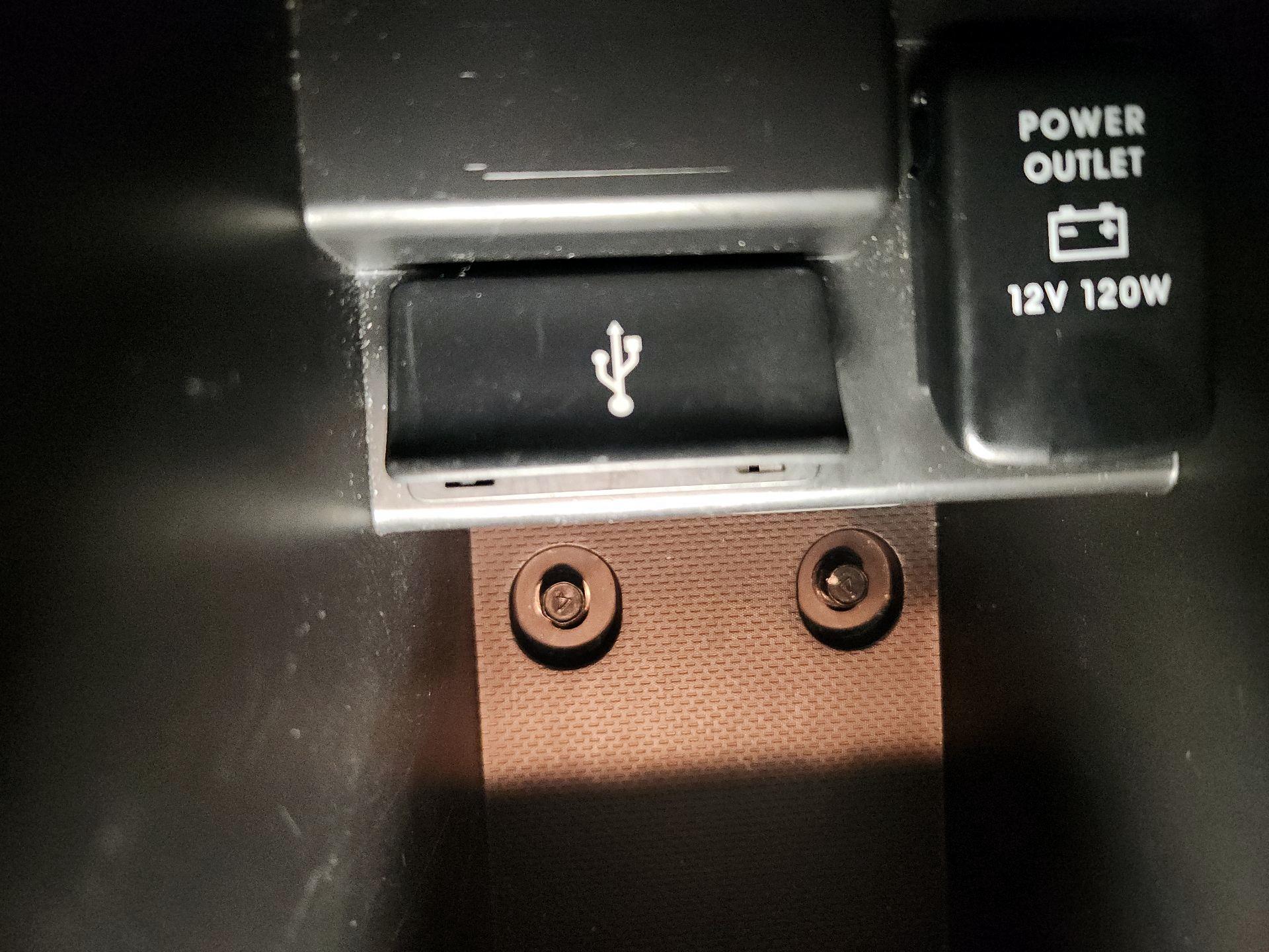 Thumbnail: 2018 Mitsubishi Outlander - 18